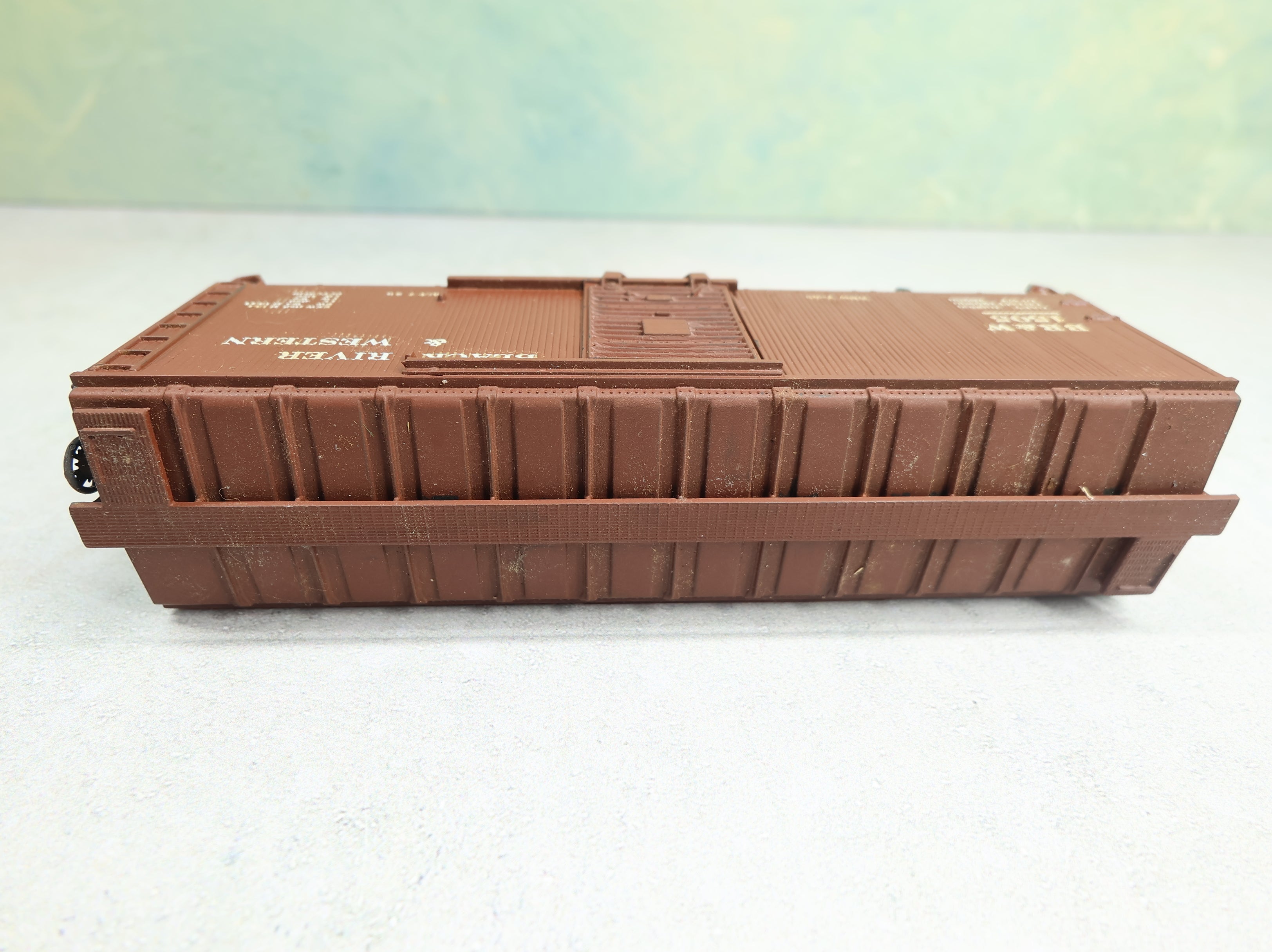 USED Athearn HO Scale 40' Wood Side Box Car Black River and Western BR&W #1505 Decal