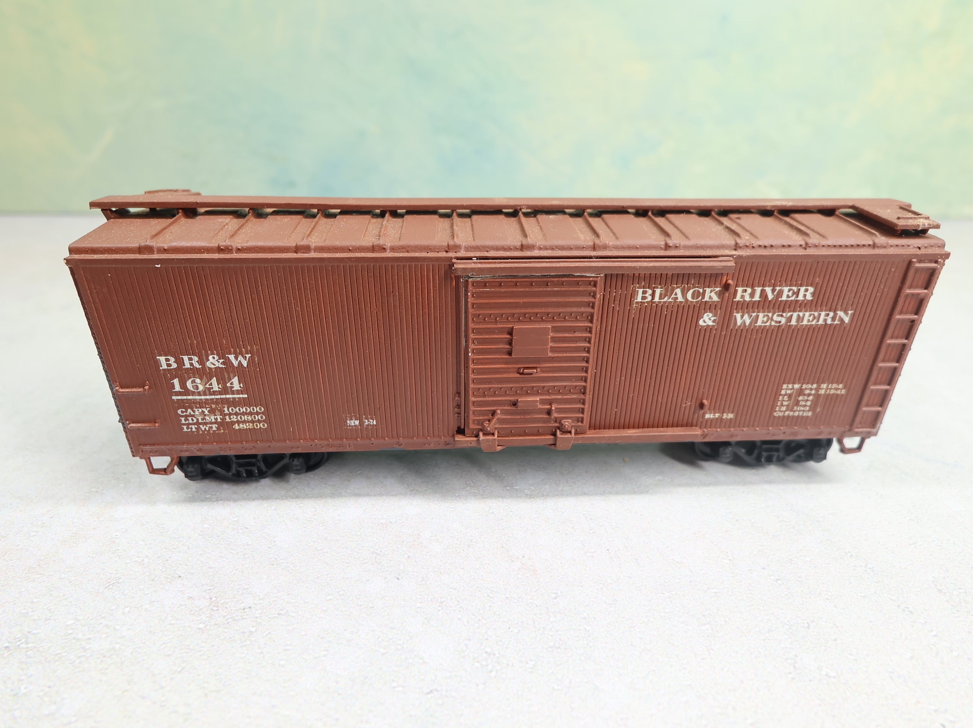 USED Athearn HO Scale 40' Wood Side Box Car Black River and Western BR&W #1644 Decal