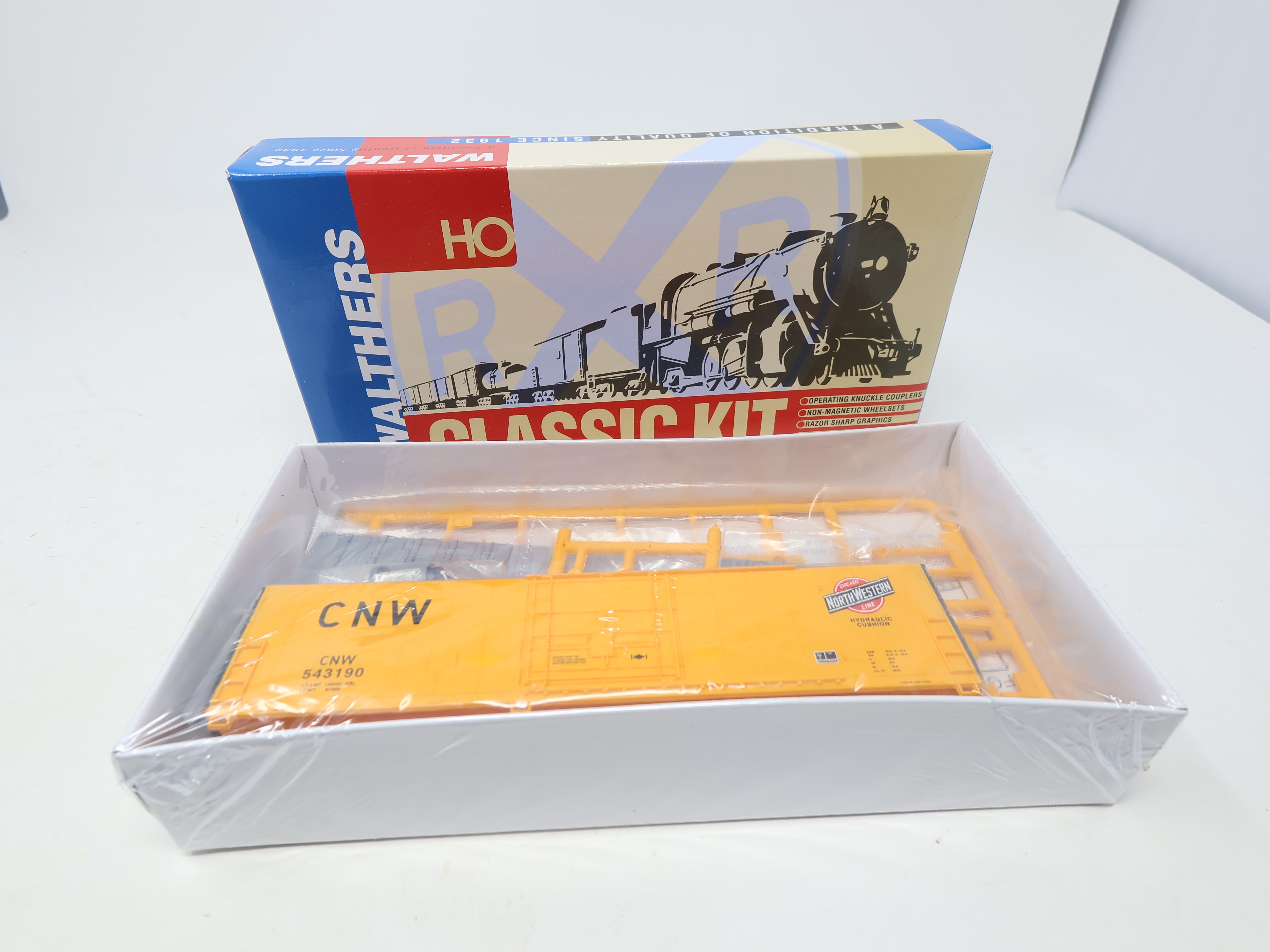 Walthers 932-4776 HO Scale, 50' FGE Insulated Box Car (Sealed Kit), Chicago & North Western CNW #543190 (KIT)