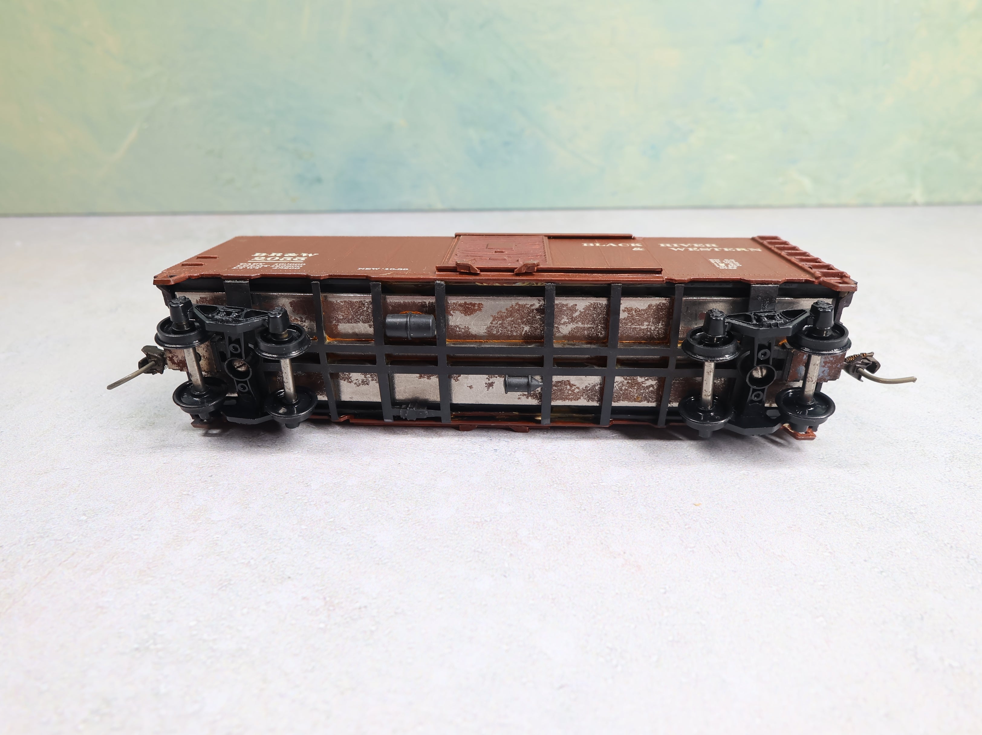 USED Athearn HO Scale 40' Steel Box Car Black River and Western BR&W #2055 Decal