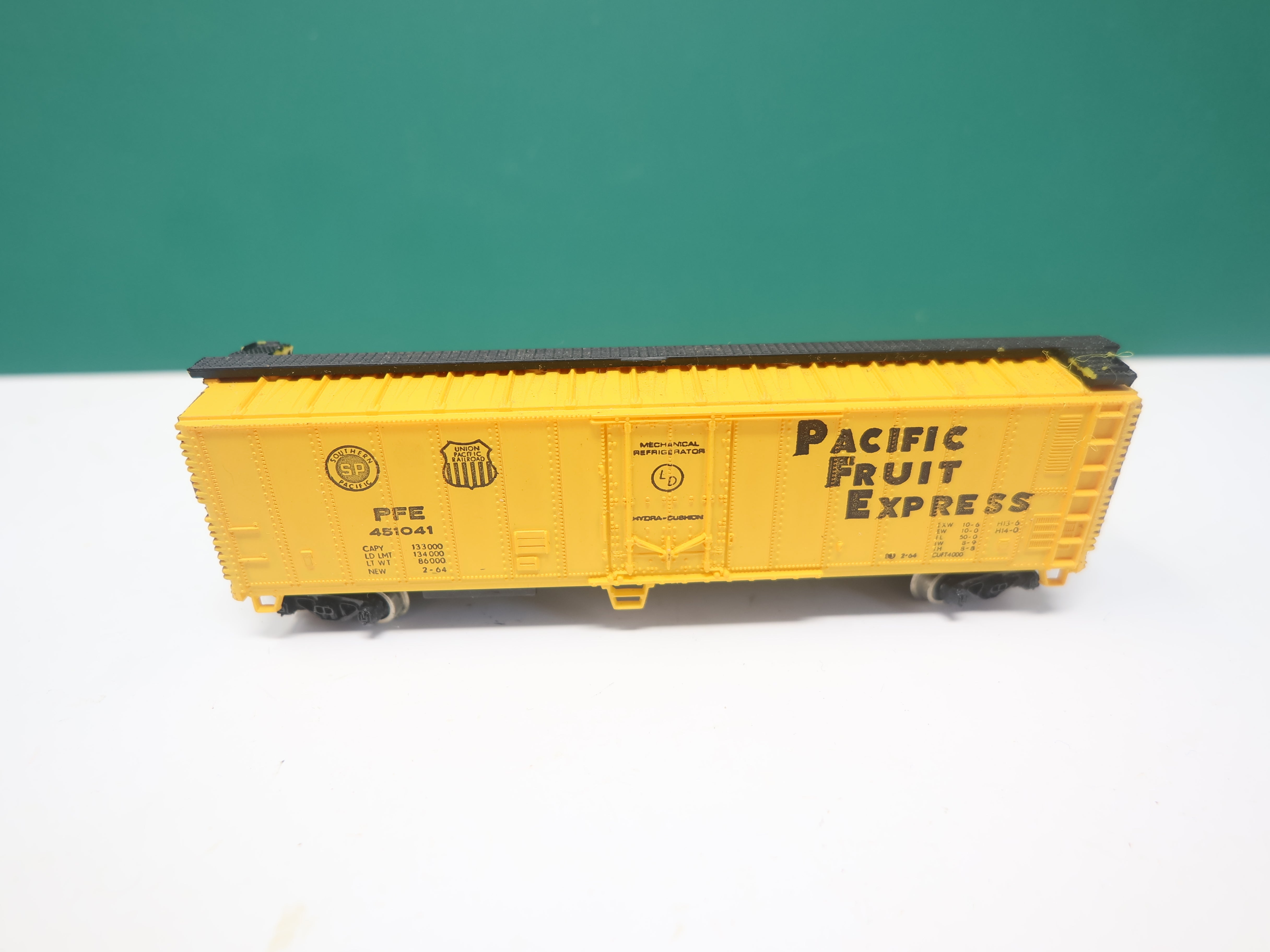 USED Bachmann N Scale, 50' Box Car, Pacific Fruit Express PFE #451041