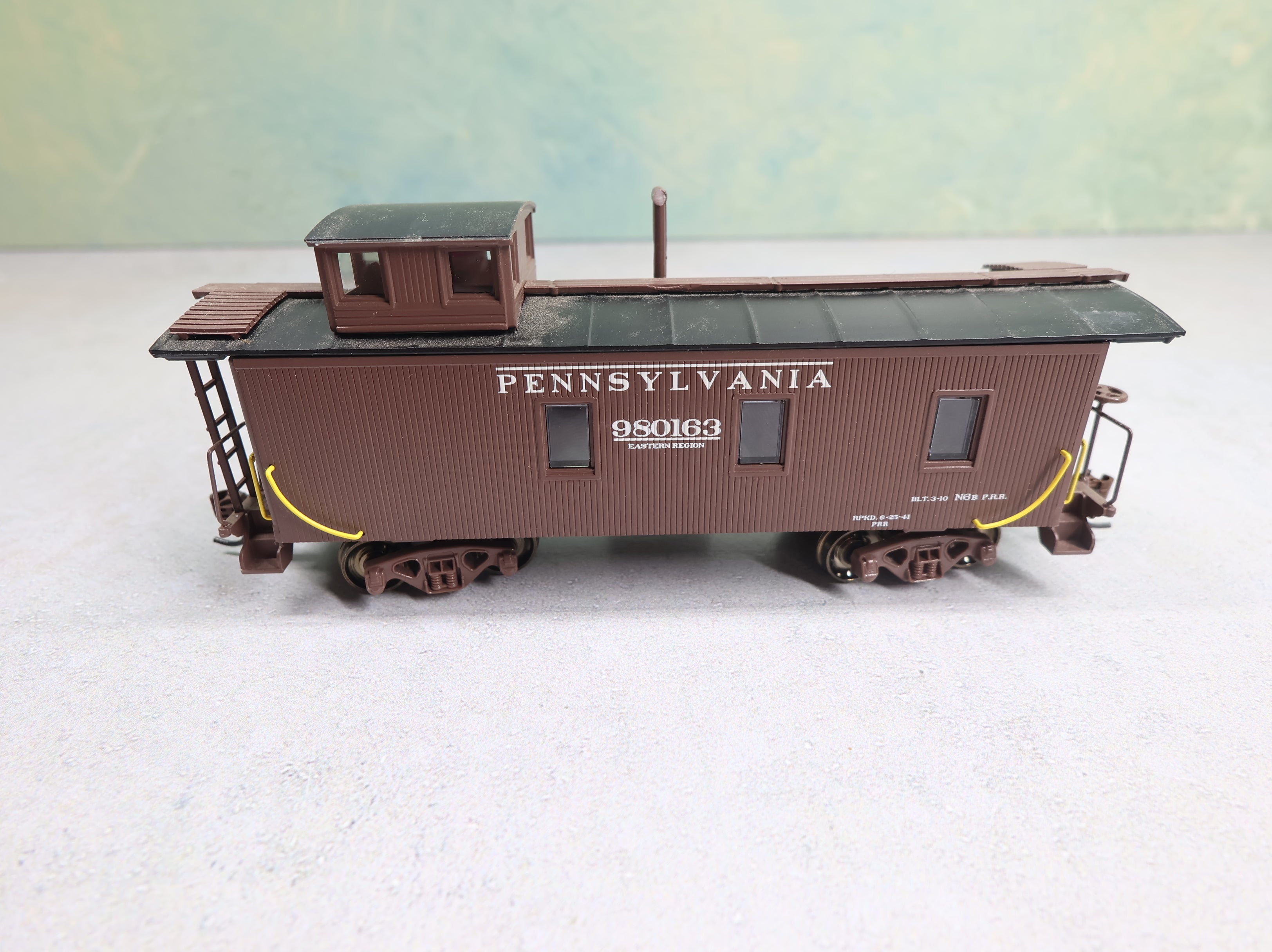 USED Athearn Roundhouse HO Scale Caboose Pennsylvania #980163