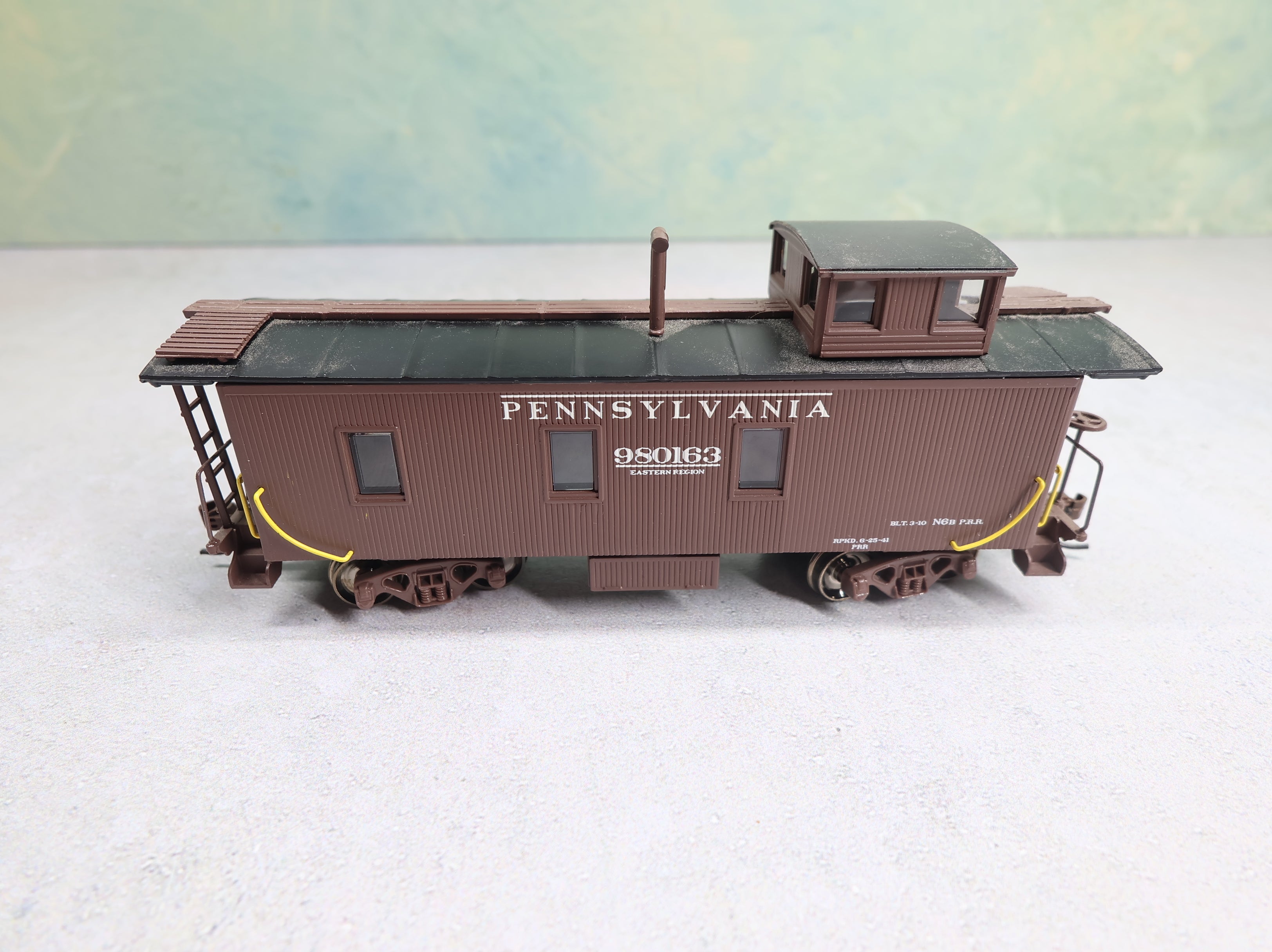 USED Athearn Roundhouse HO Scale Caboose Pennsylvania #980163