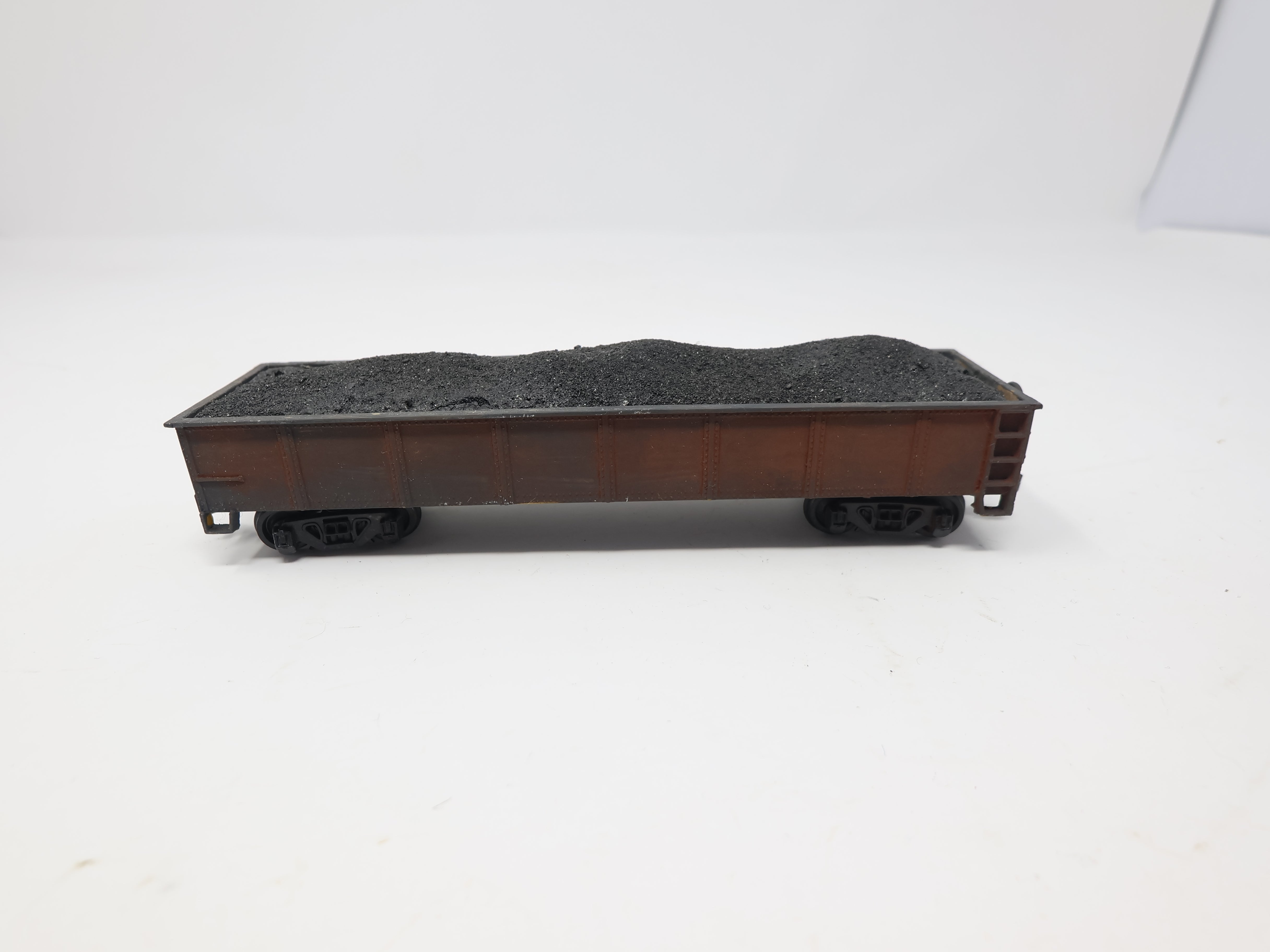 USED Bachmann HO Scale, Weathered Gondola w/ Coal Load