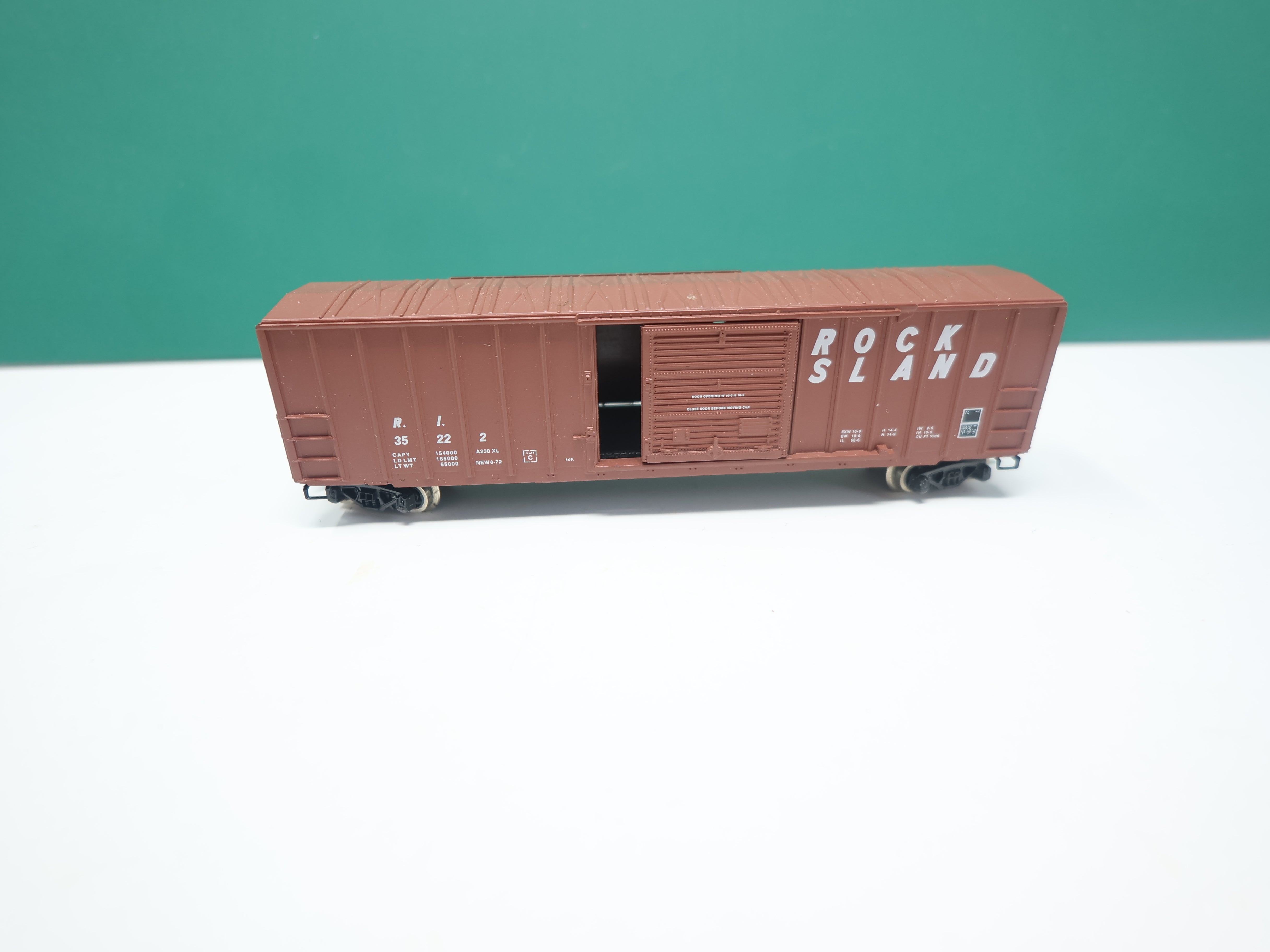 USED Micro-Trains N Scale, 50' Box Car, Rock Island RI #35222