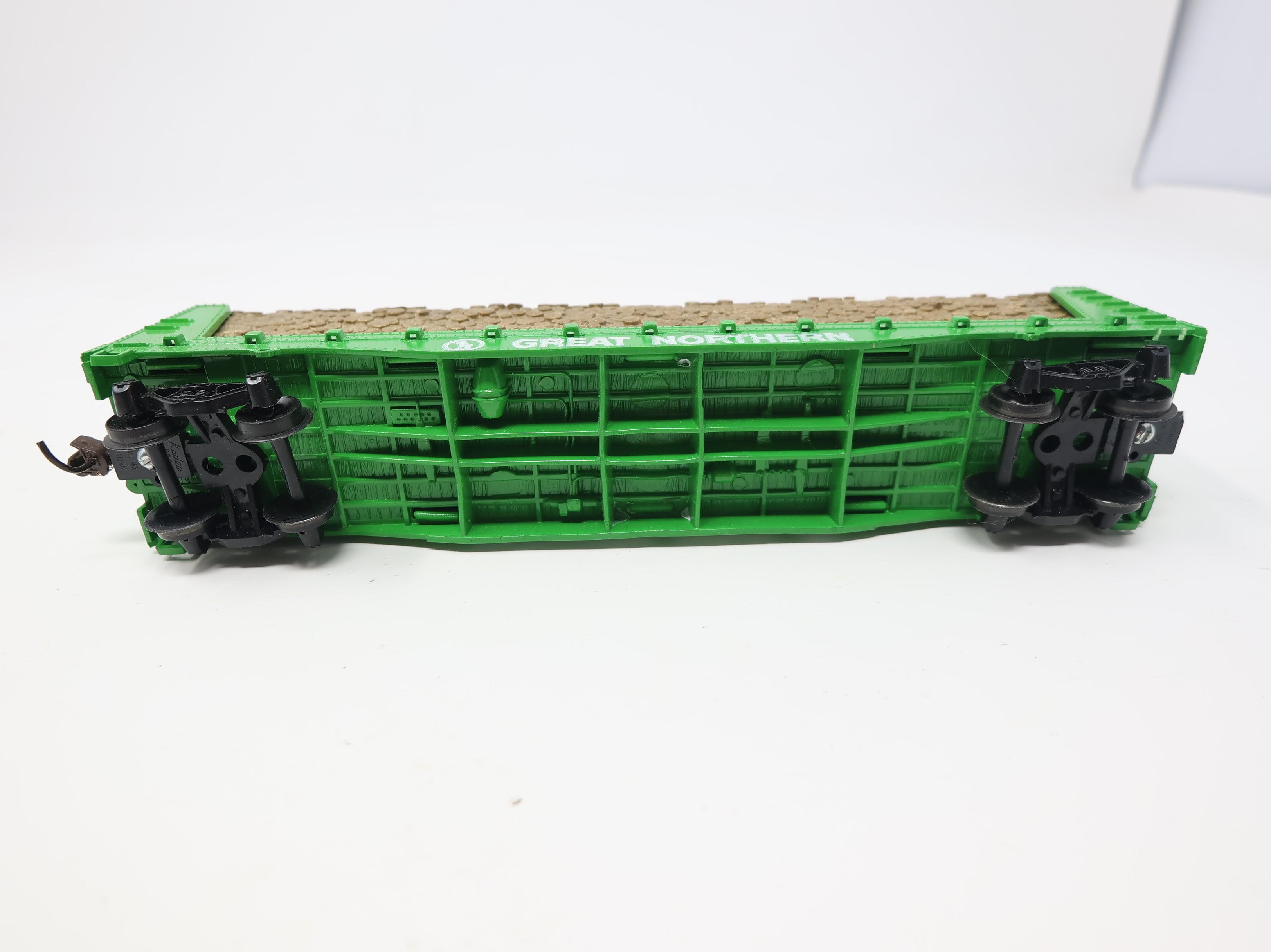 USED Tyco HO Scale Bulkhead Flat Car Great Northern w/ Pulpwood