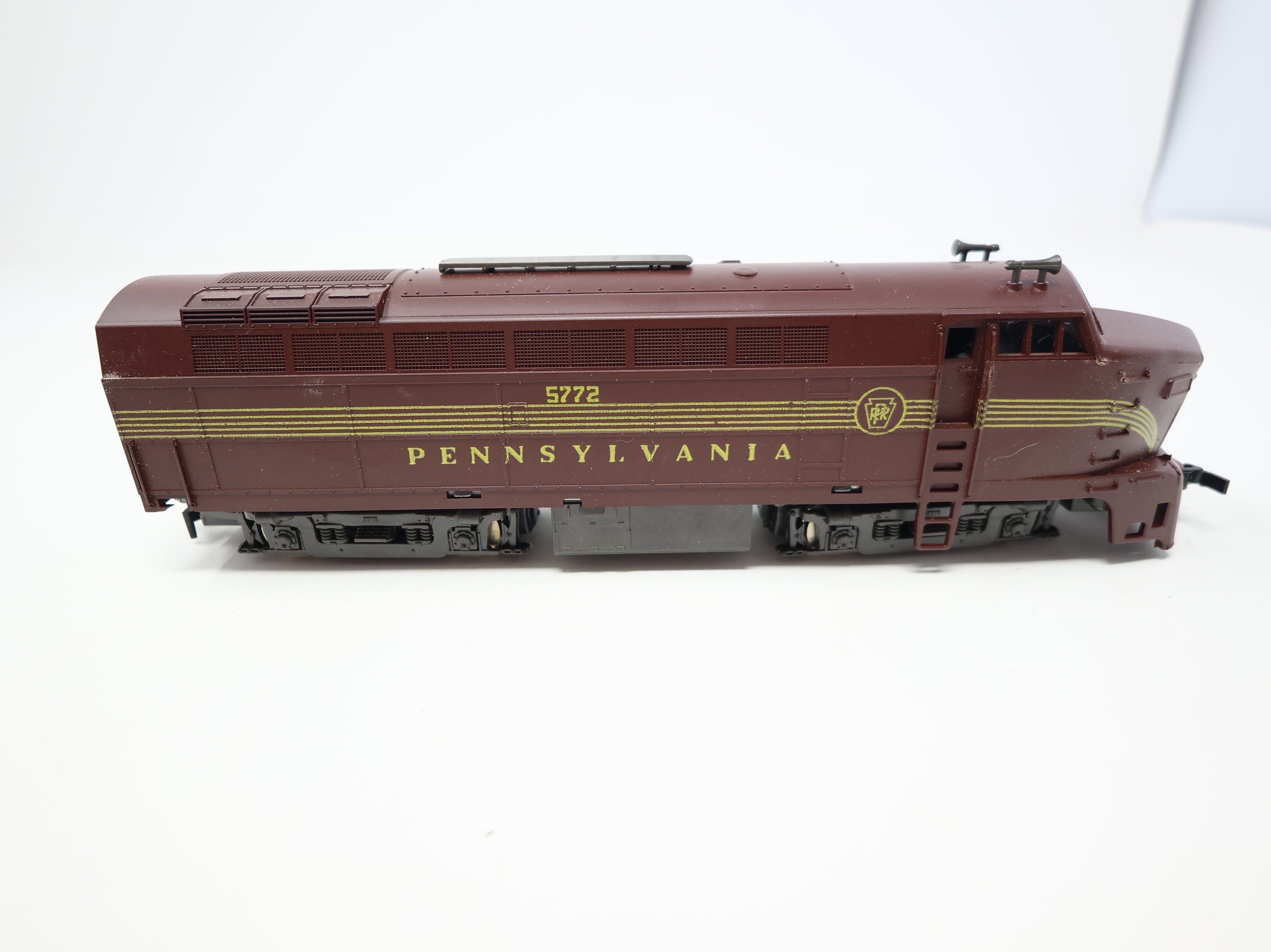 USED Model Power 731 HO Scale Baldwin Shark Nose Dummy Diesel Locomotive (unpowered) Pennsylvania PRR #5772