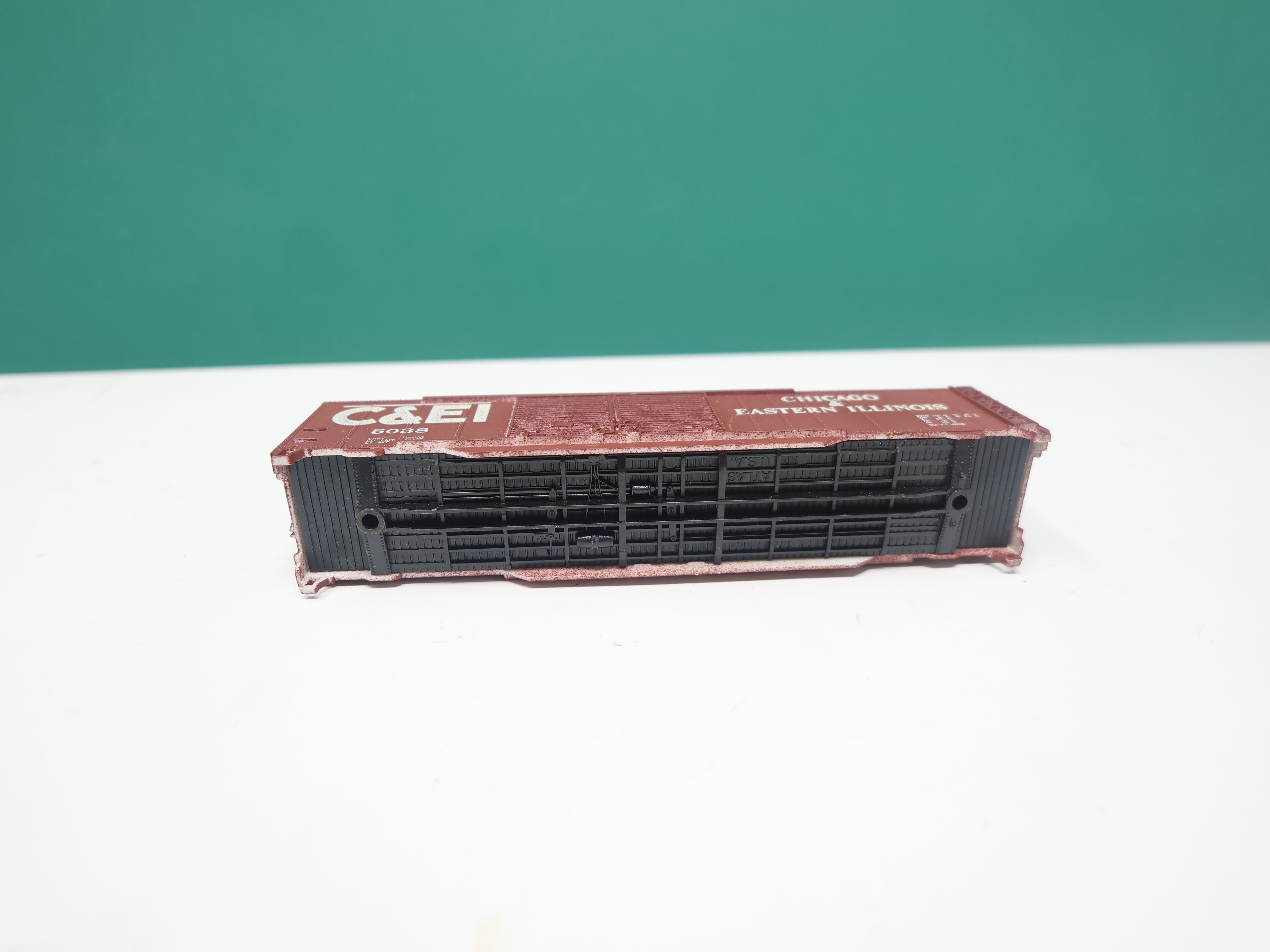 USED Atlas N Scale, 50' Box Car DD, Chicago & Eastern Illinois C&EI #5038, No trucks