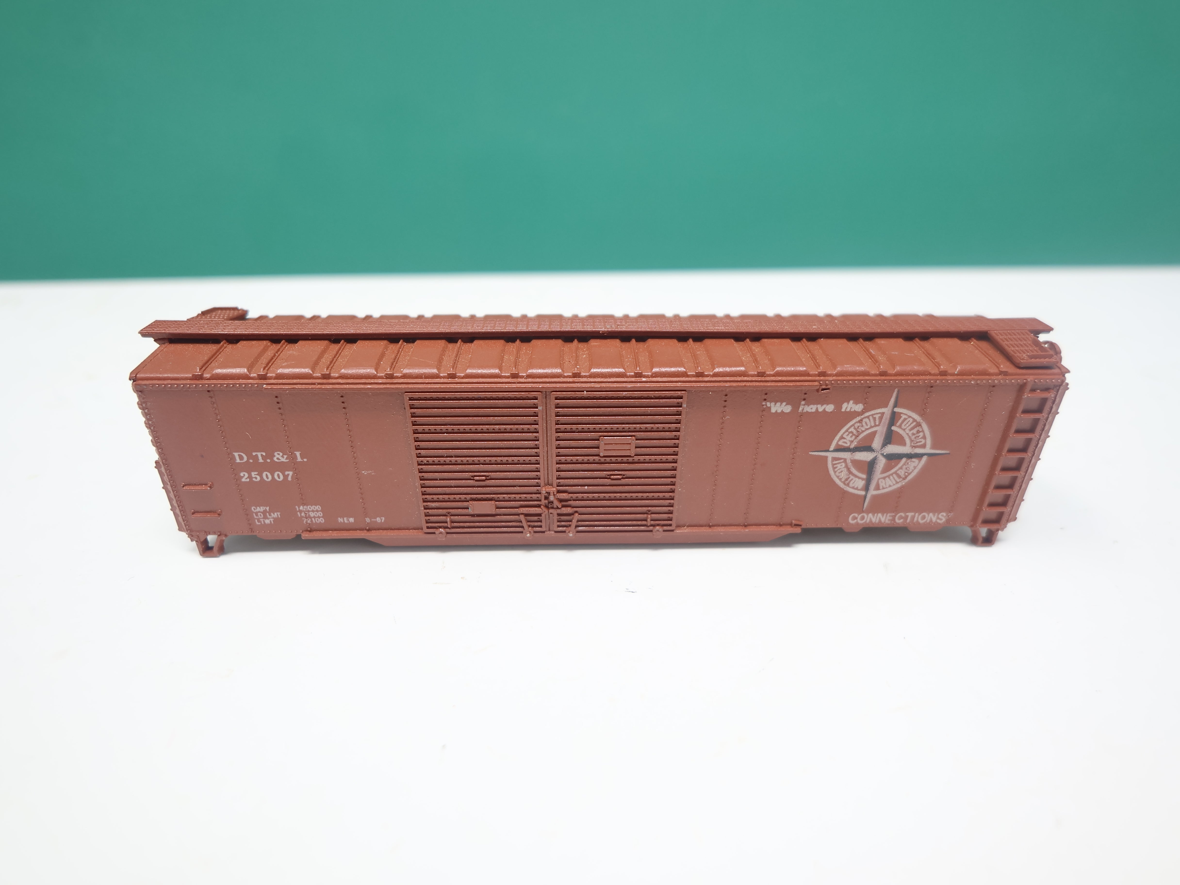 USED MRC N Scale, 50' Box Car DD, Detroit, Toledo and Ironton DT&I #25007, No trucks