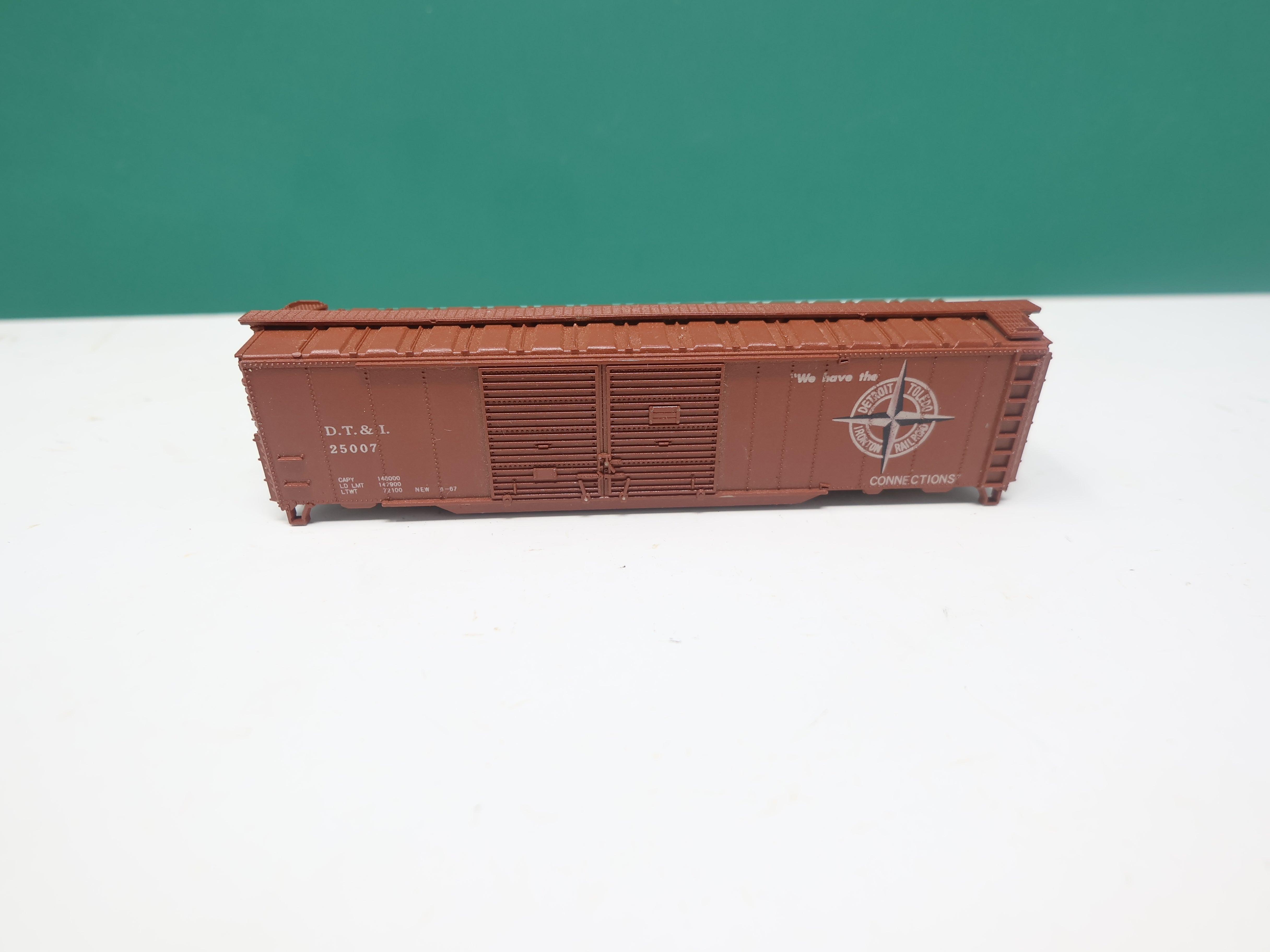 USED MRC N Scale, 50' Box Car DD, Detroit, Toledo and Ironton DT&I #25007, No trucks