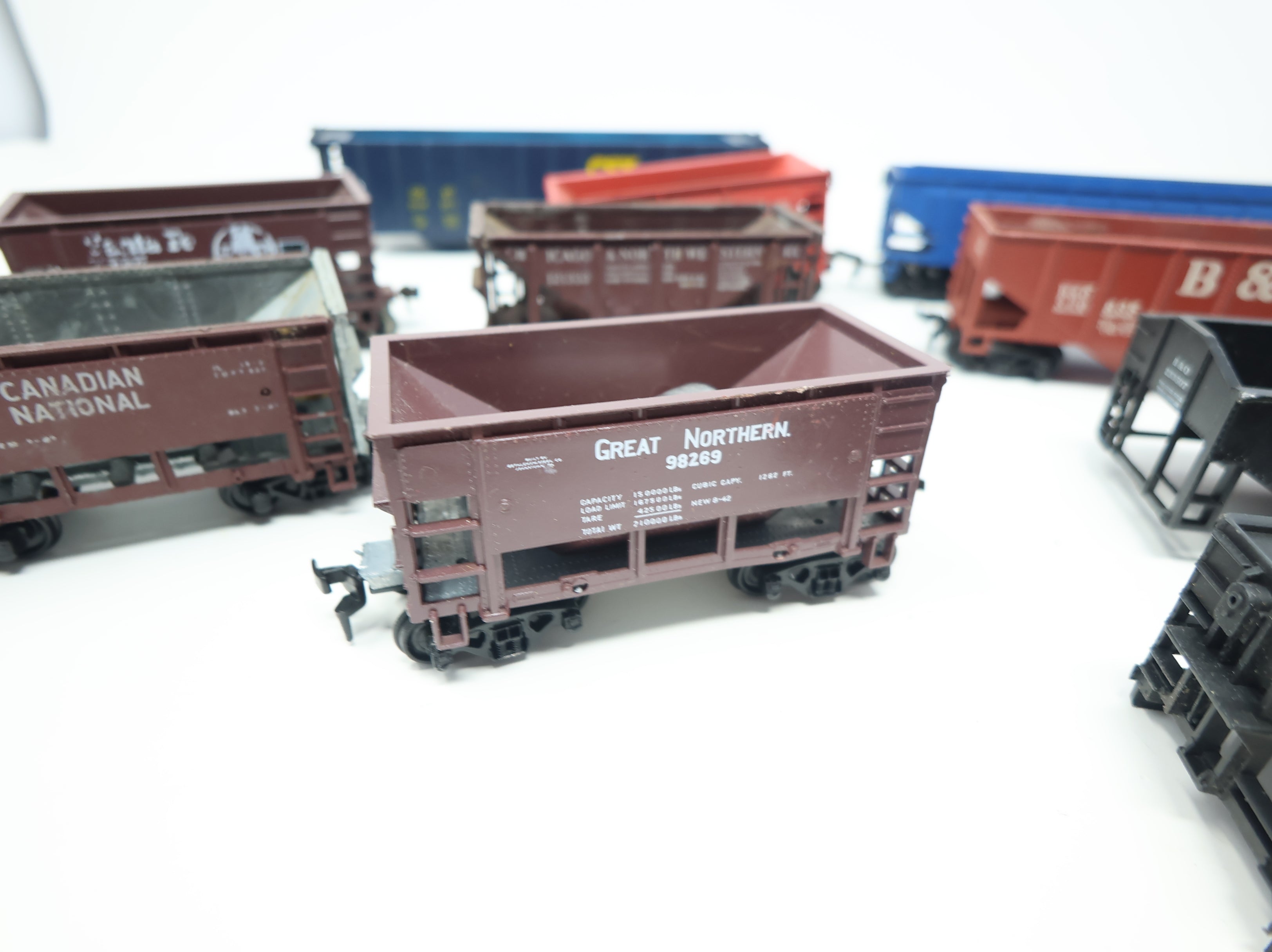 USED HO Scale Lot of Rough Hoppers & Ore Cars (10 pcs)