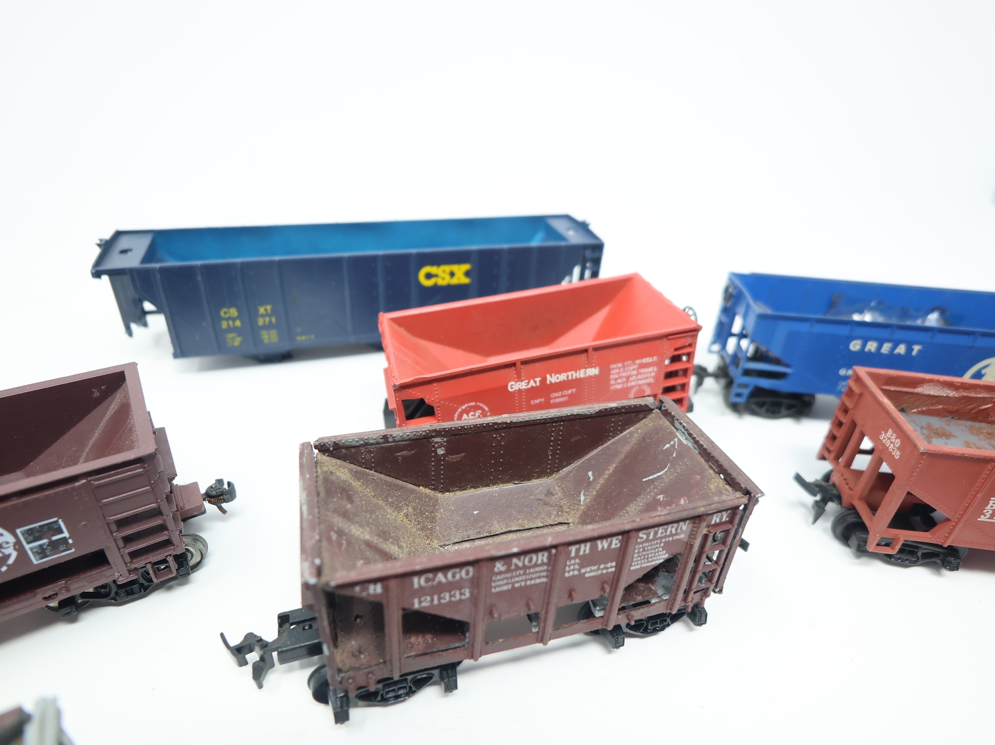 USED HO Scale Lot of Rough Hoppers & Ore Cars (10 pcs)