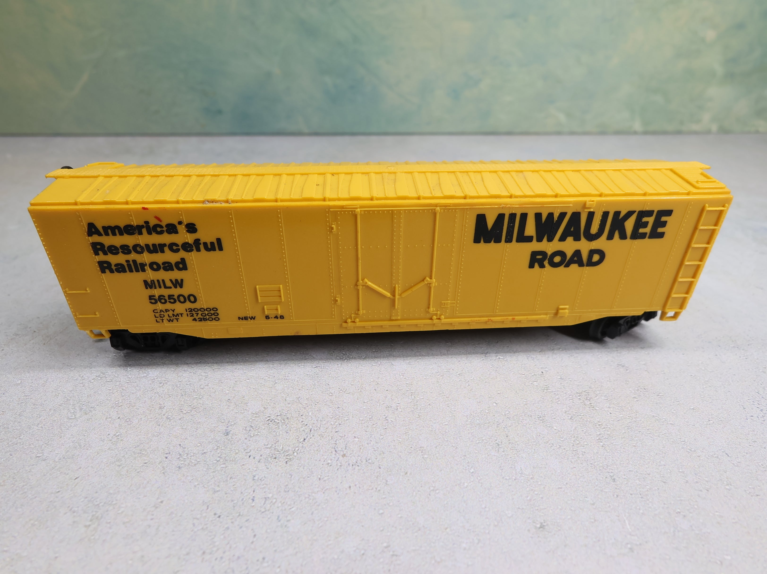 USED Bachmann HO Scale 50' Box Car Milwaukee Road MILW #56500