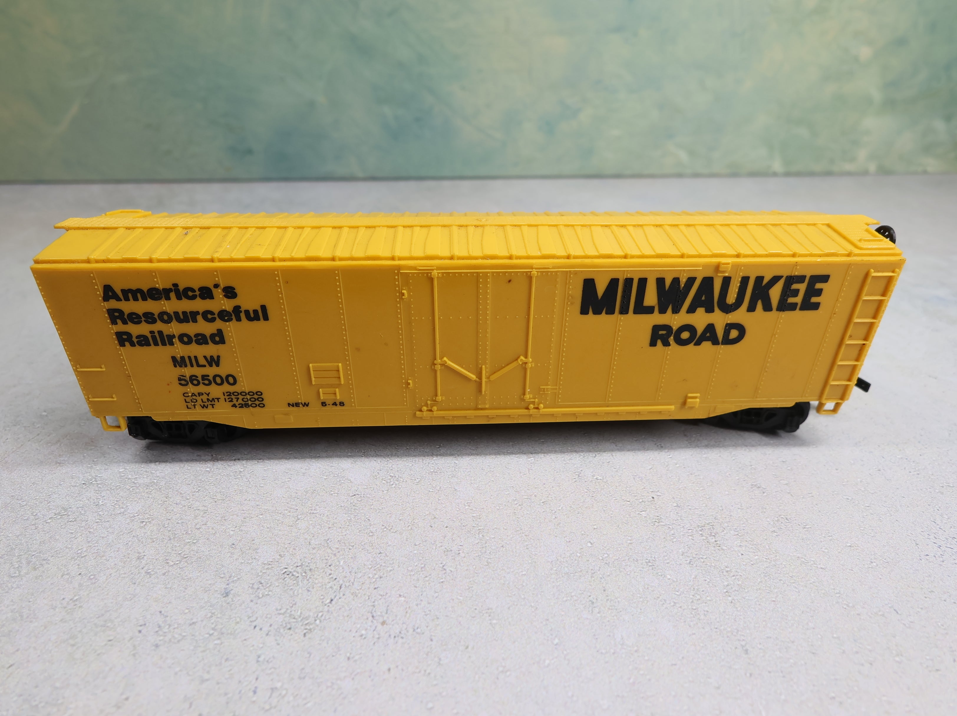 USED Bachmann HO Scale 50' Box Car Milwaukee Road MILW #56500