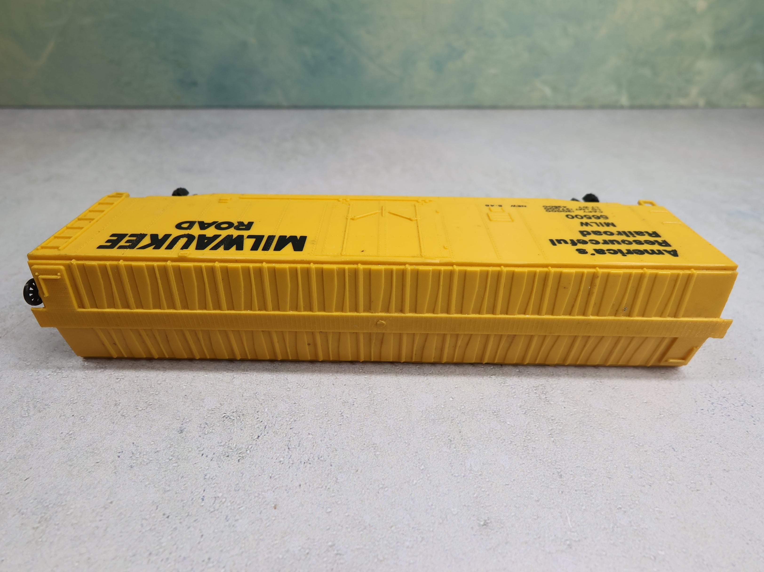 USED Bachmann HO Scale 50' Box Car Milwaukee Road MILW #56500