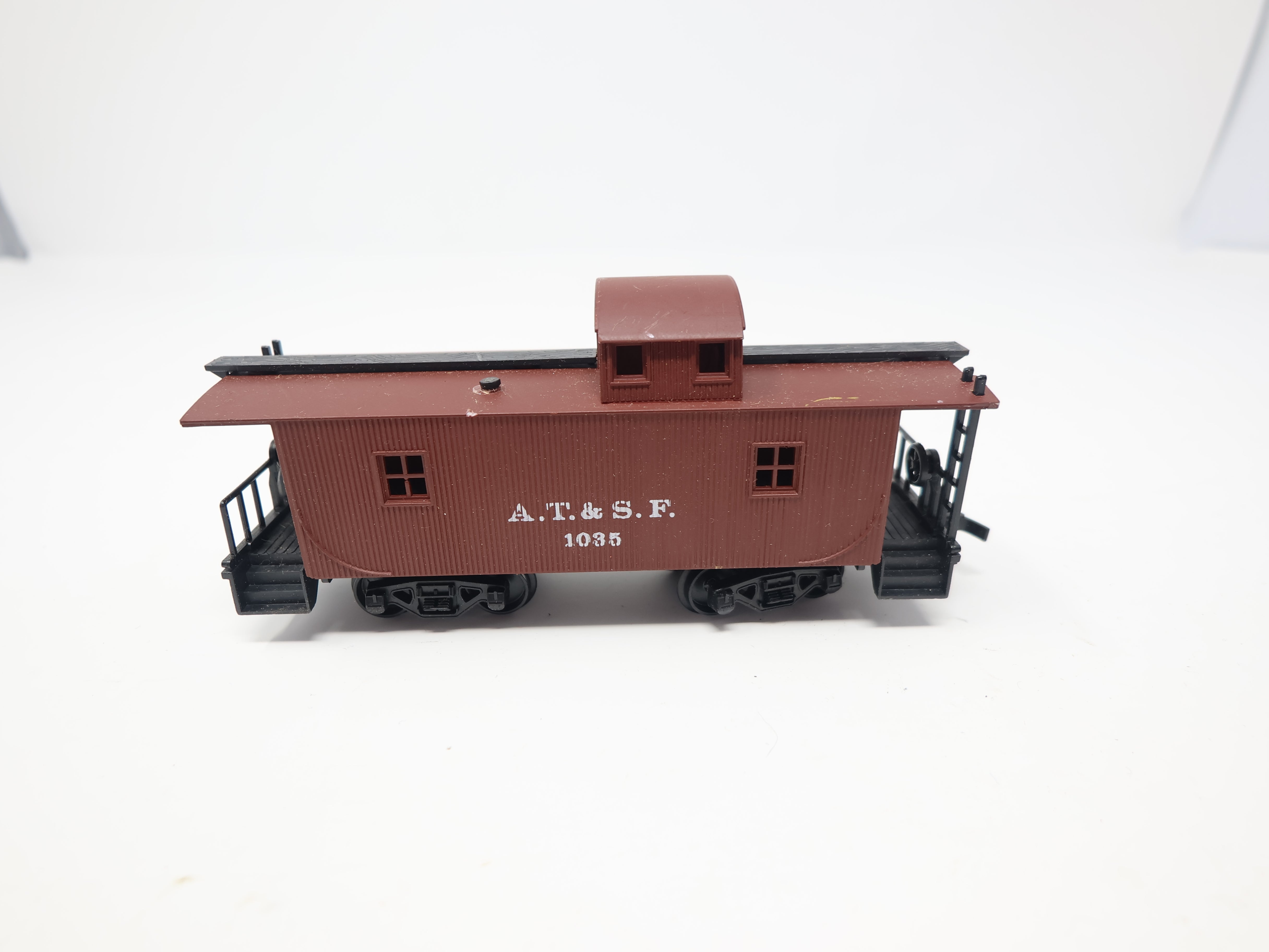 USED HO Scale, Wooden Caboose, Santa Fe ATSF #1035