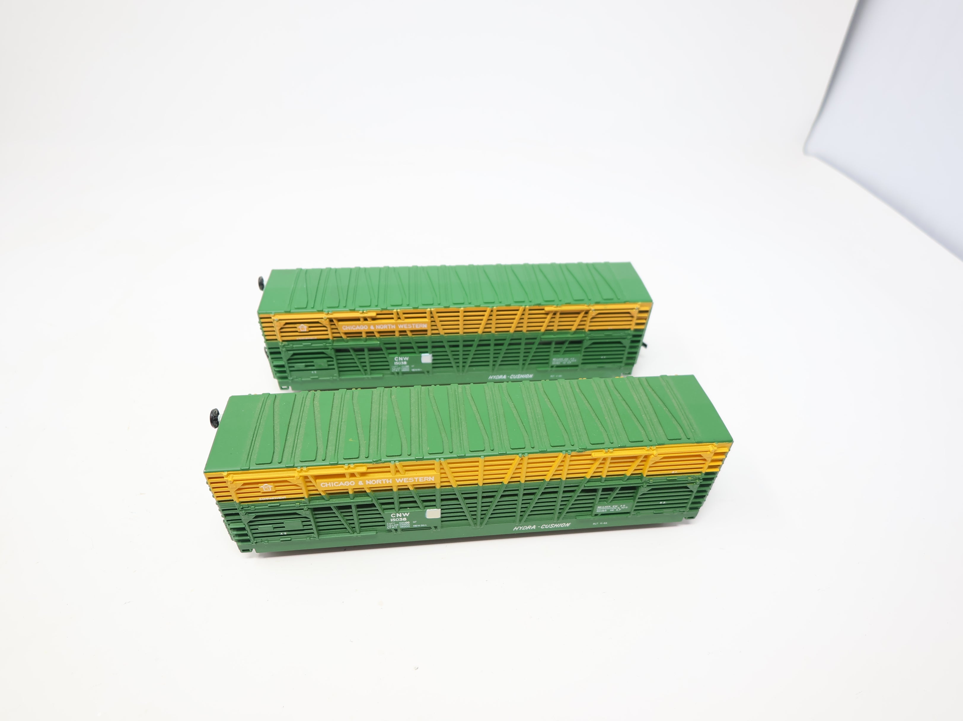 USED IHC HO Scale Hydra-Cushion Cattle Stock Car Chicago & North Western CNW #15038 (2 pcs)