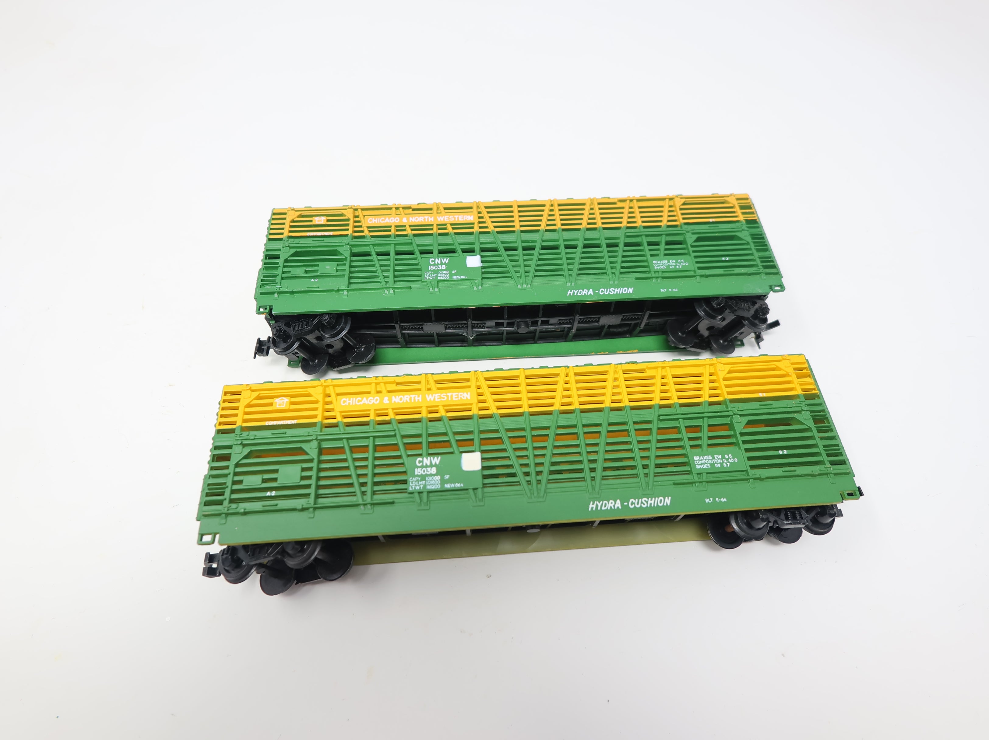 USED IHC HO Scale Hydra-Cushion Cattle Stock Car Chicago & North Western CNW #15038 (2 pcs)