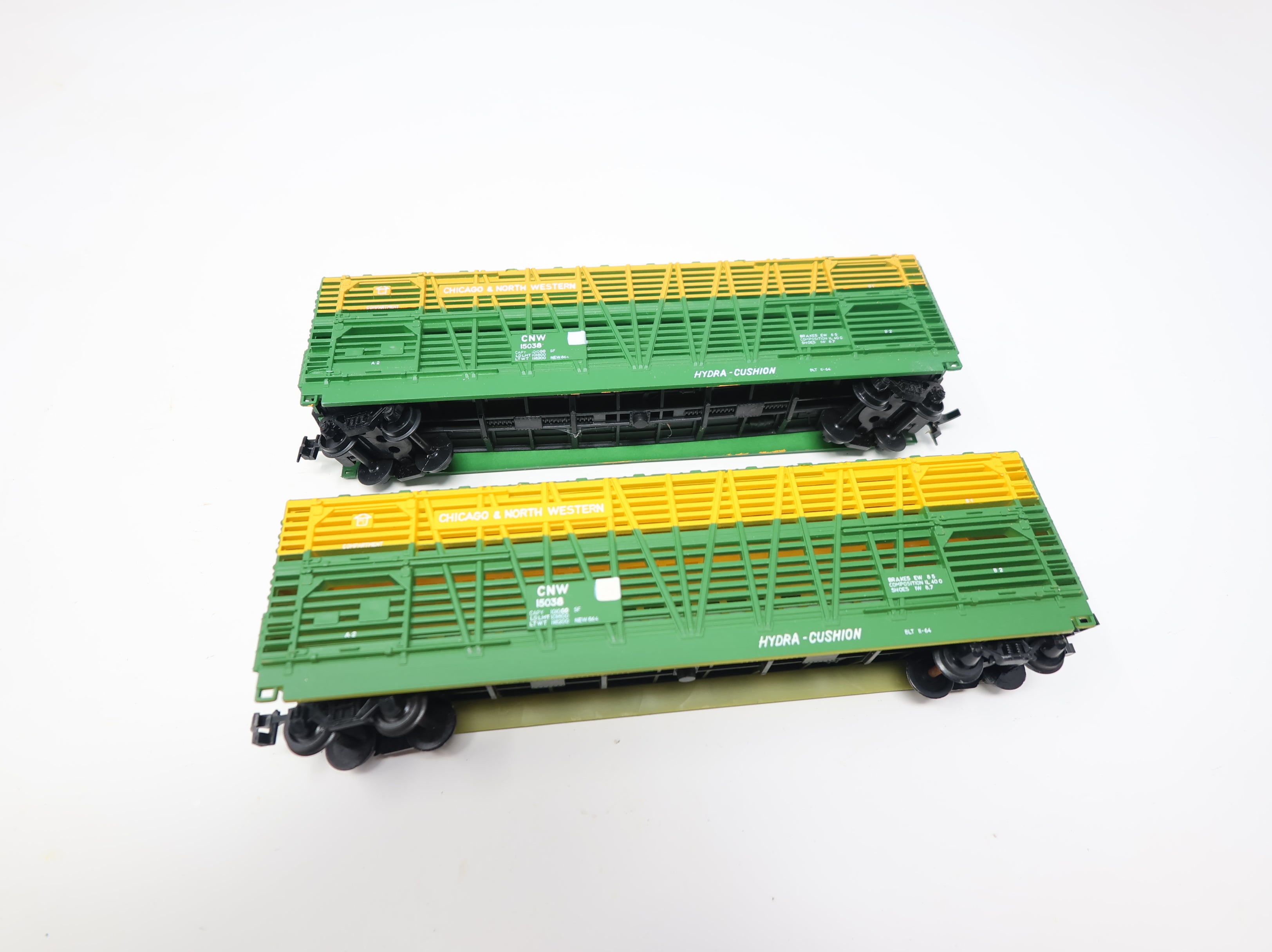 USED IHC HO Scale Hydra-Cushion Cattle Stock Car Chicago & North Western CNW #15038 (2 pcs)