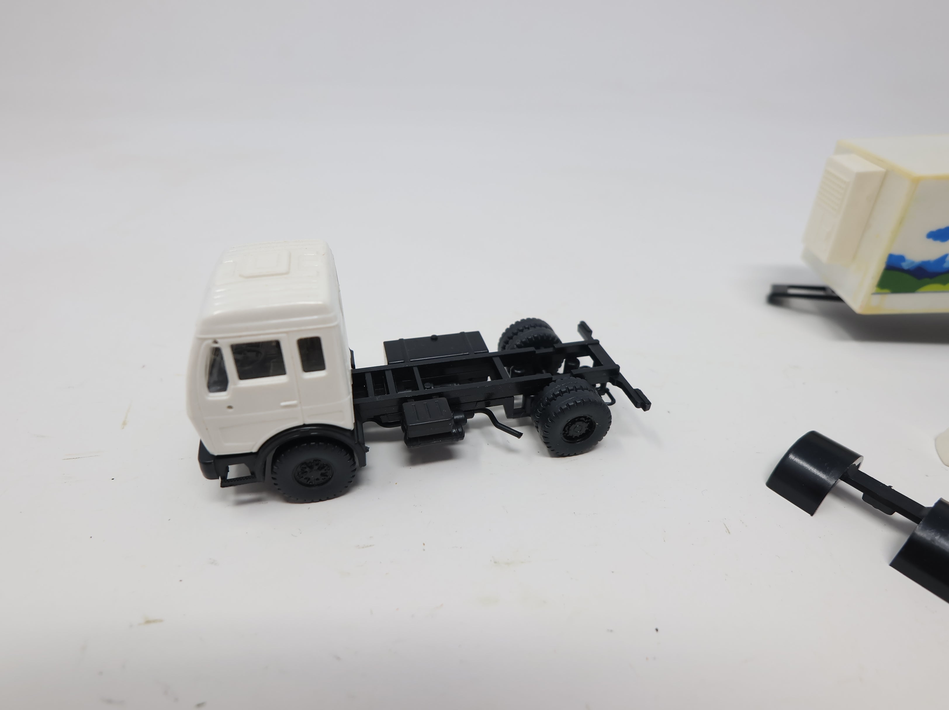 USED HO Scale Truck with Trailer - Milchprodukte