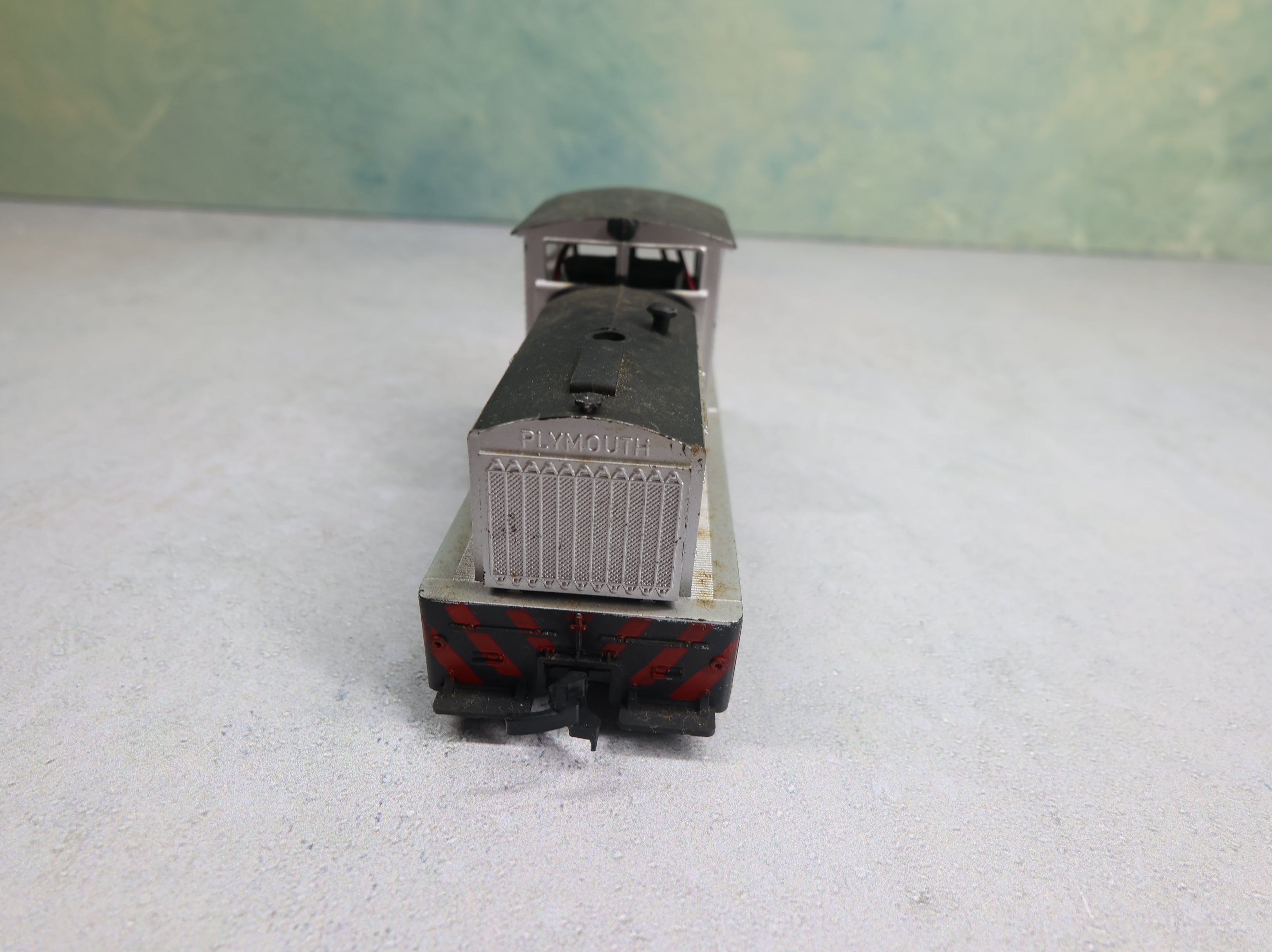 USED AHM HO Scale Plymouth Diesel Locomotive Switcher Amtrak #87 Runs Great DC