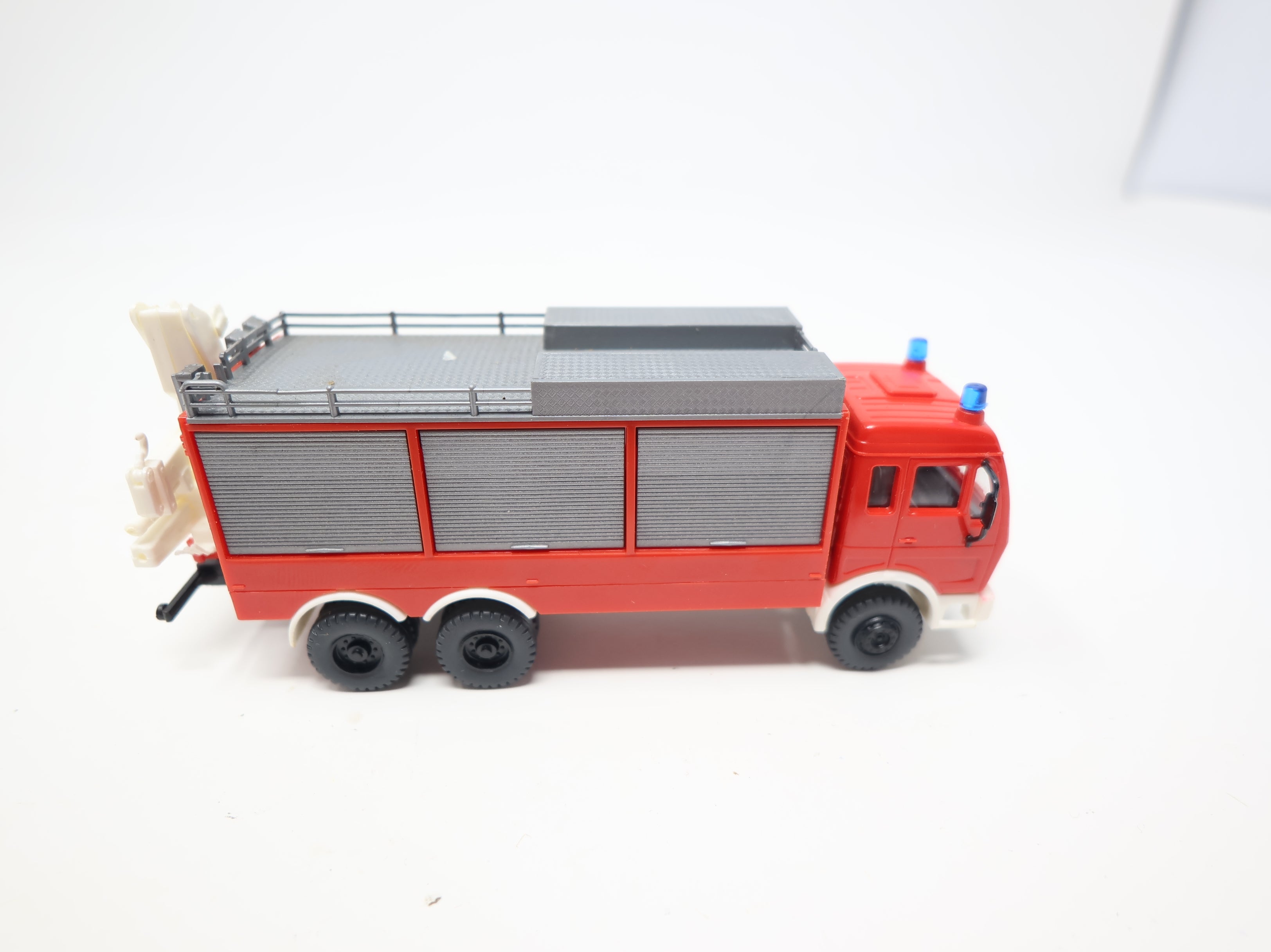 USED HO Scale Mercedes-Benz Truck