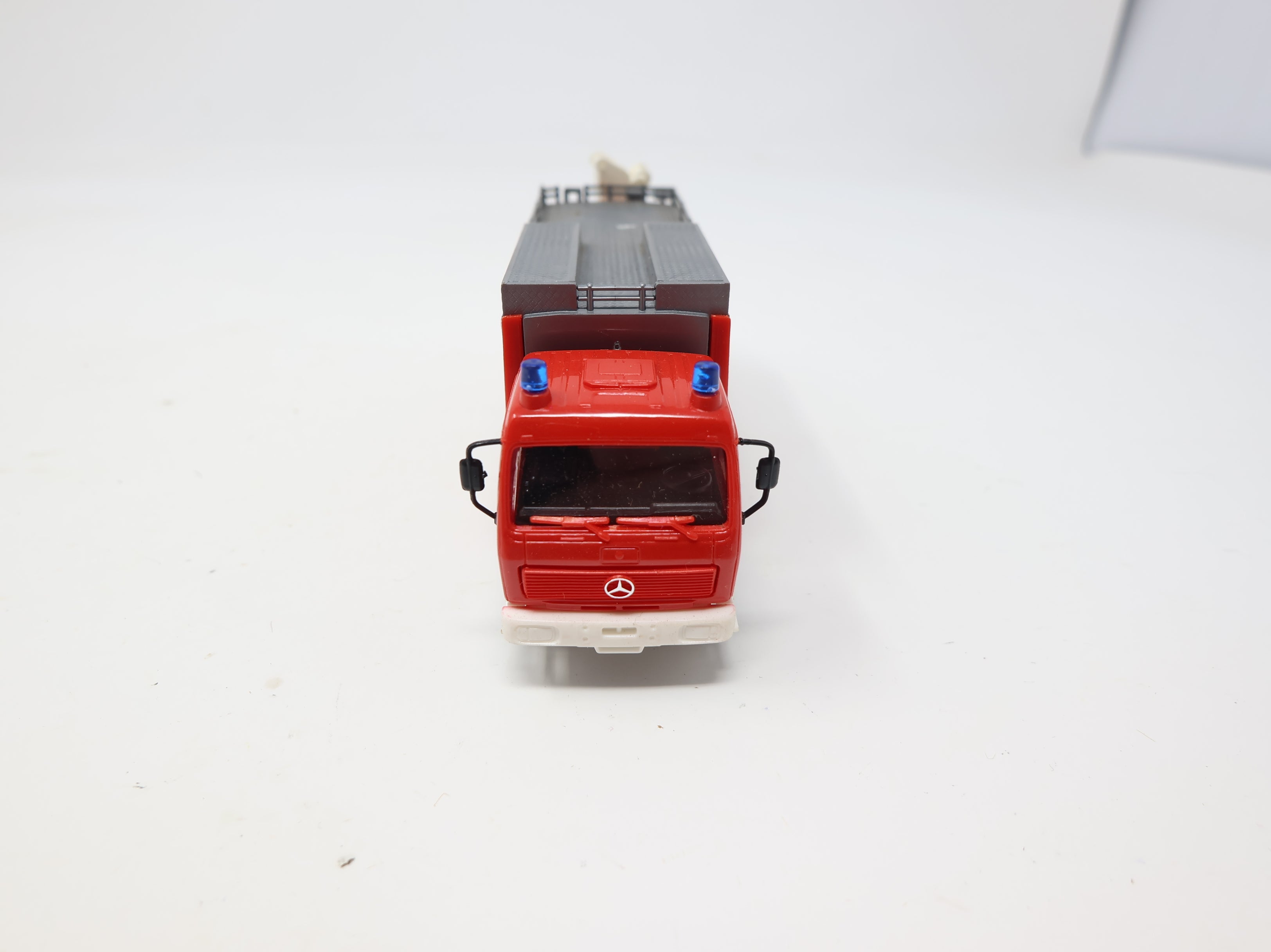 USED HO Scale Mercedes-Benz Truck