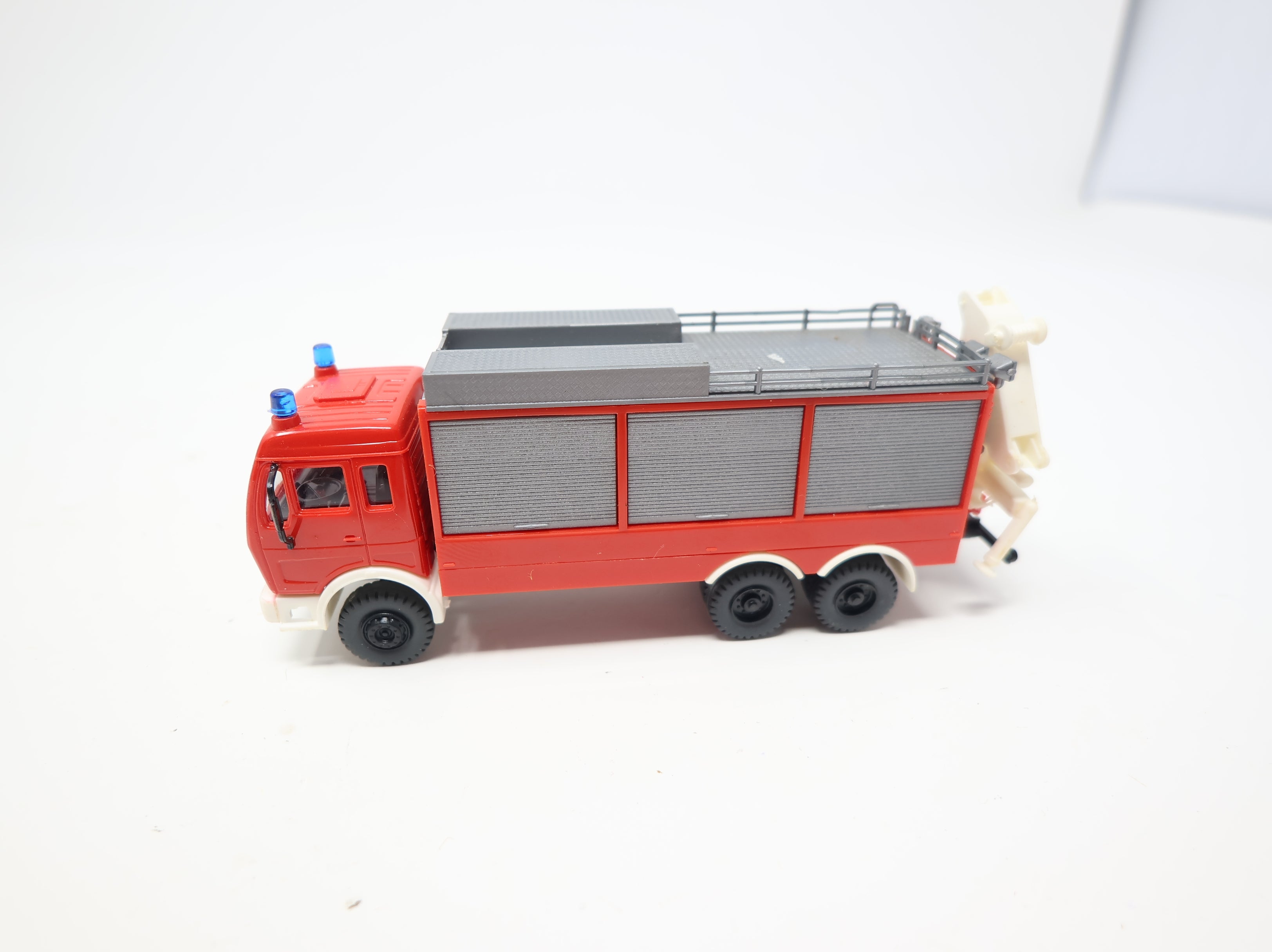 USED HO Scale Mercedes-Benz Truck