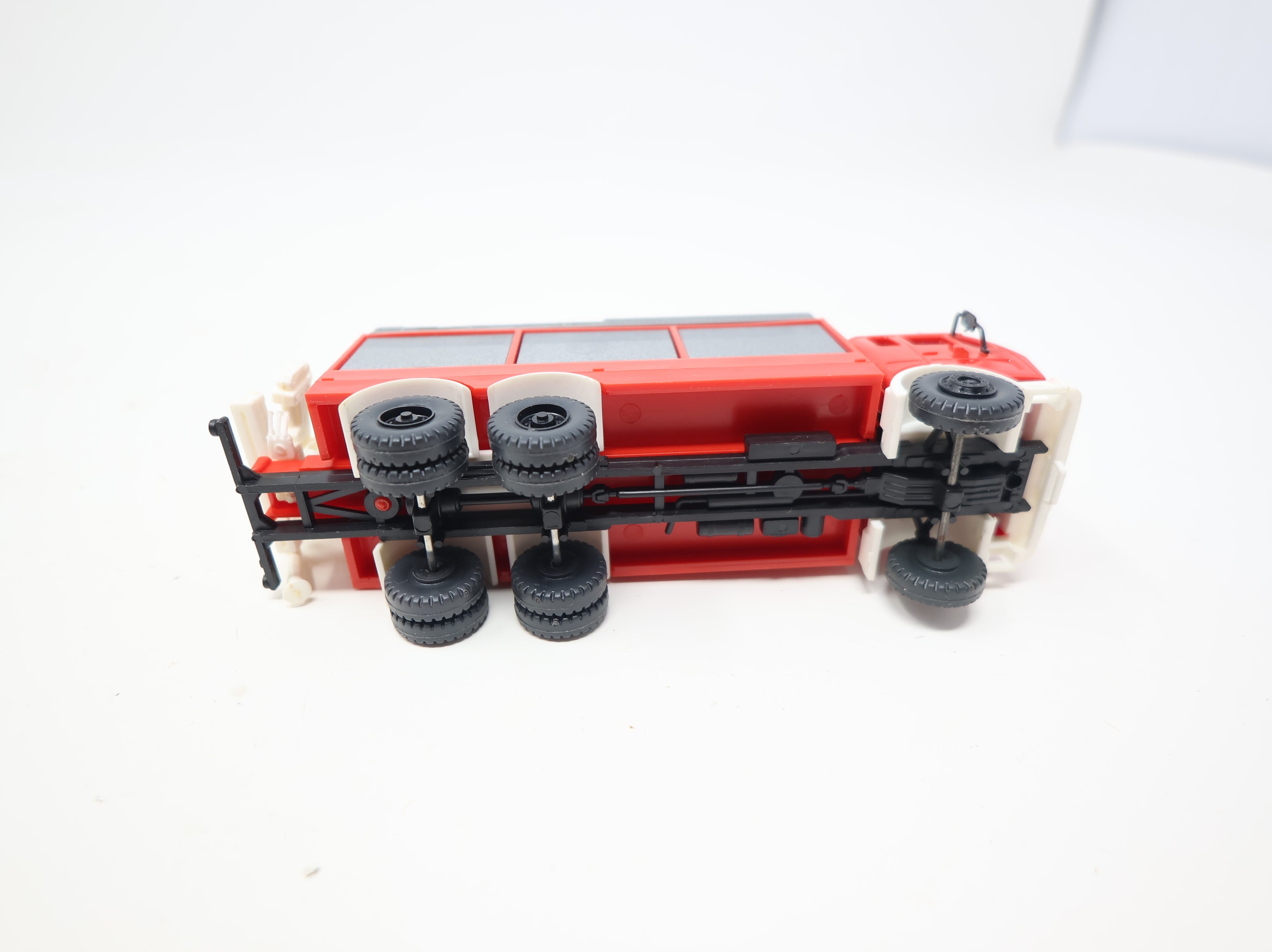 USED HO Scale Mercedes-Benz Truck