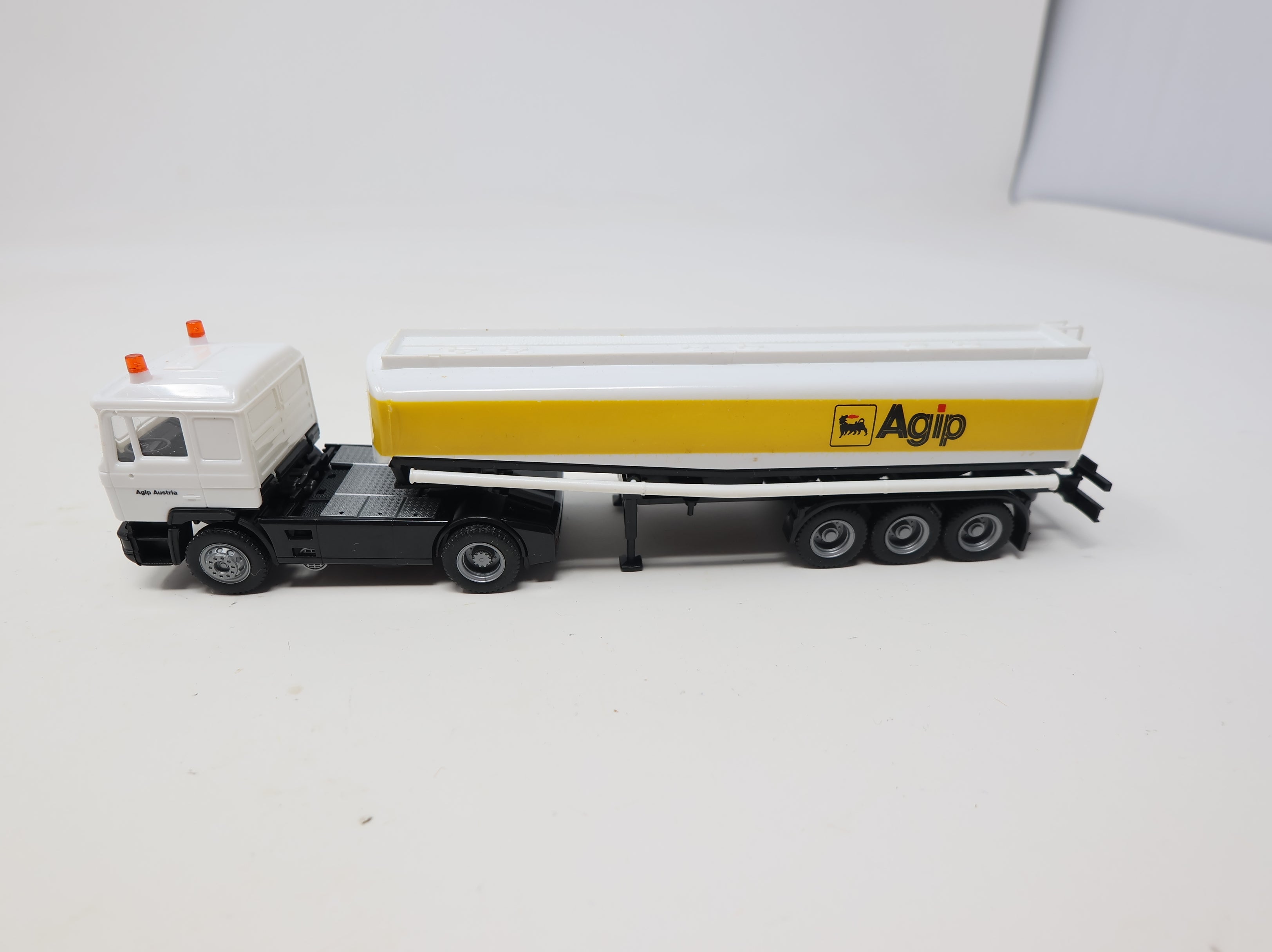 USED Herpa HO Scale Agip Fuel Tank Semitrailer