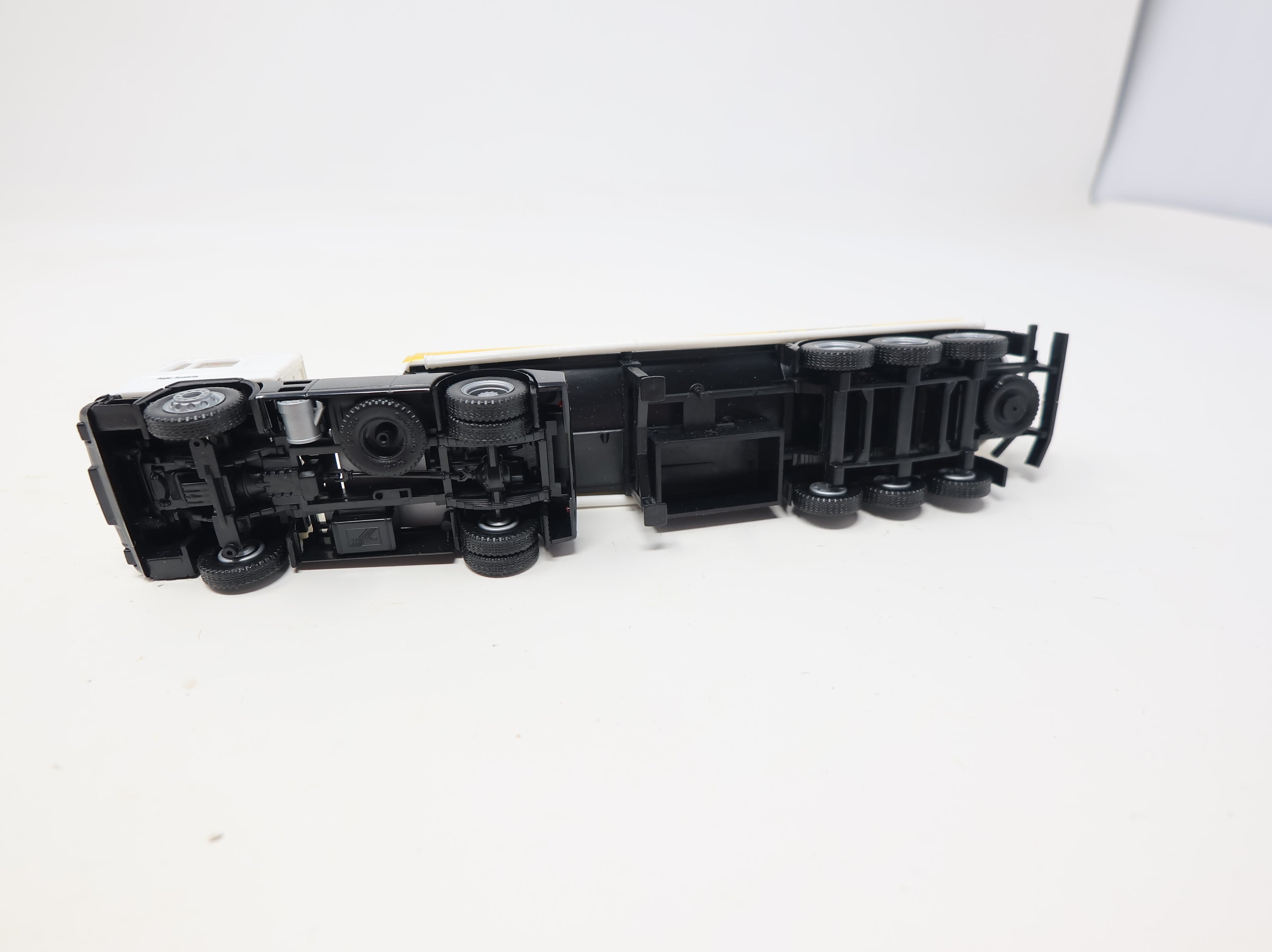 USED Herpa HO Scale Agip Fuel Tank Semitrailer