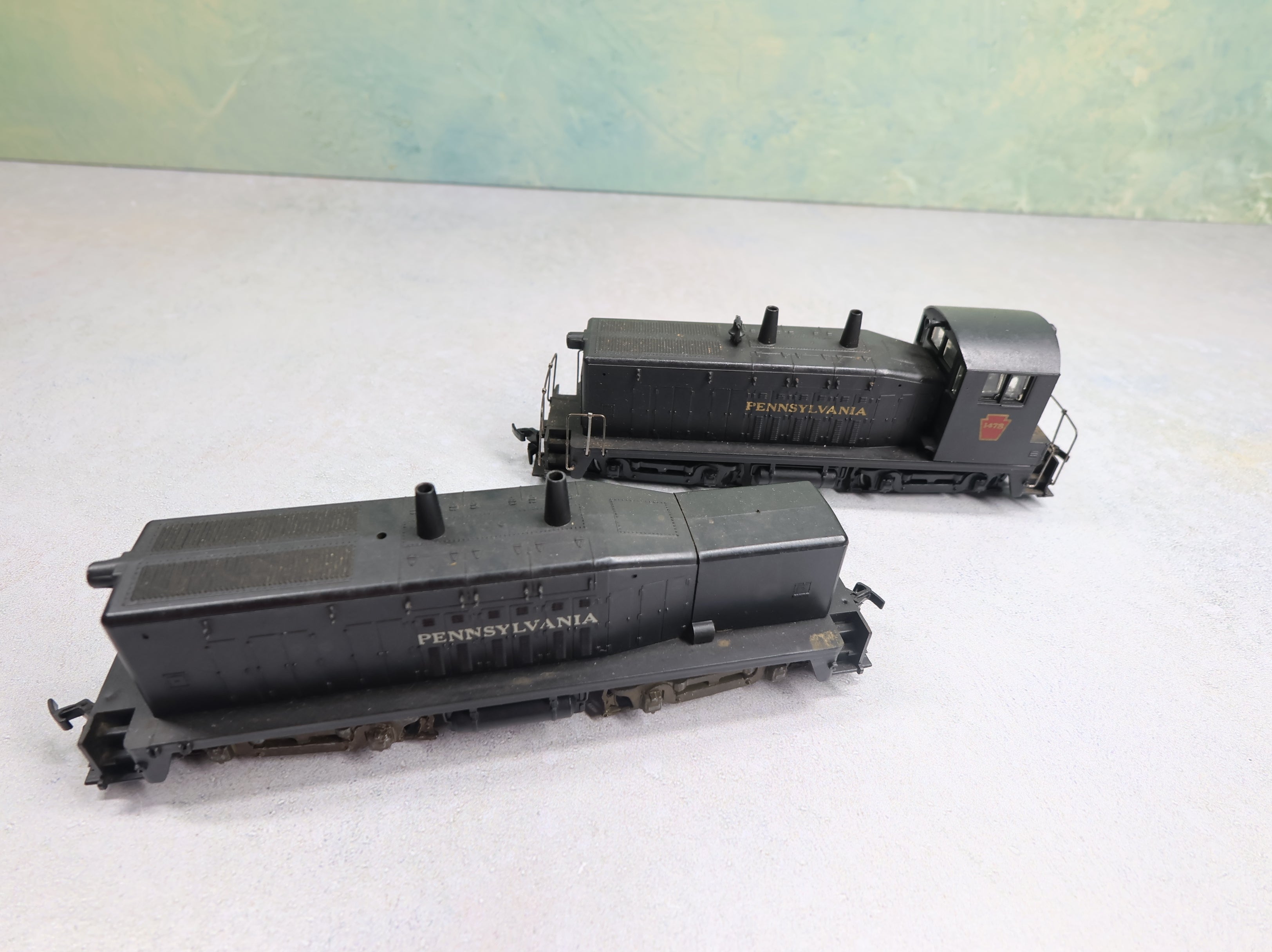 USED Athearn HO Scale SW7 Cow and Calf Diesel Locomotive Set Powered & Unpowered Pennsylvania #1478 Runs Great DC