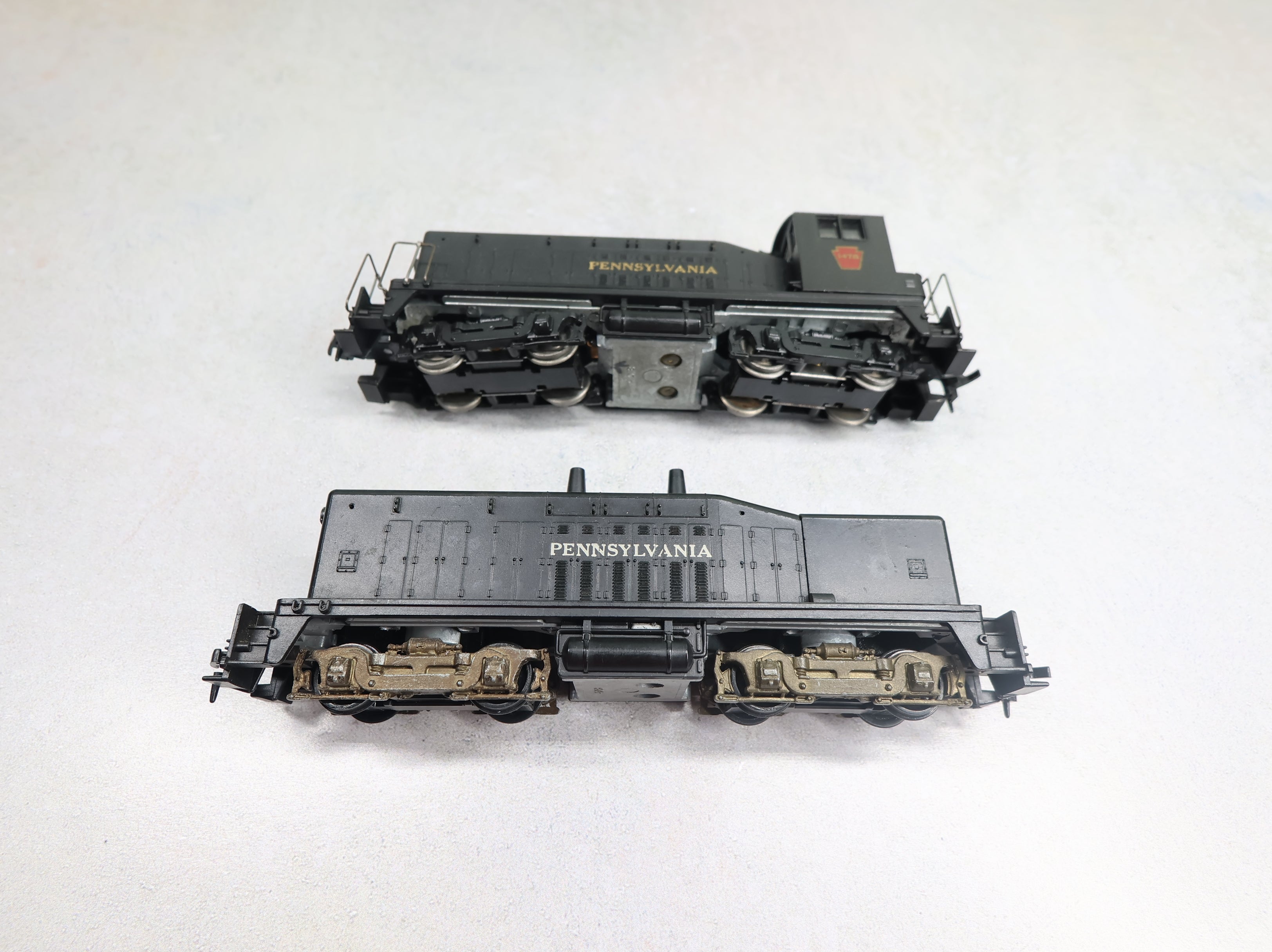 USED Athearn HO Scale SW7 Cow and Calf Diesel Locomotive Set Powered & Unpowered Pennsylvania #1478 Runs Great DC