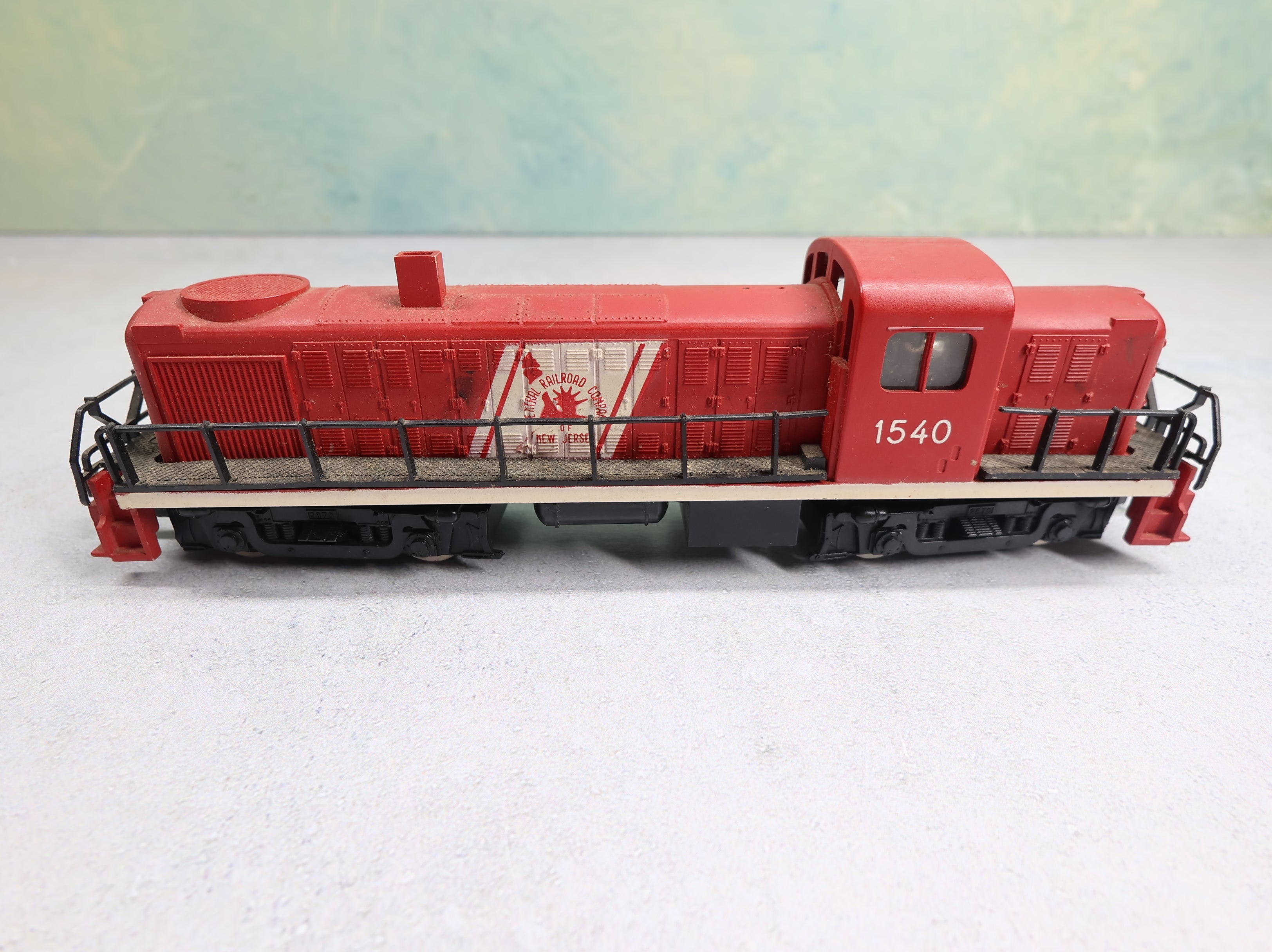 USED AHM HO Scale RS-2 Diesel Locomotive Jersey Central #1540 Runs DC