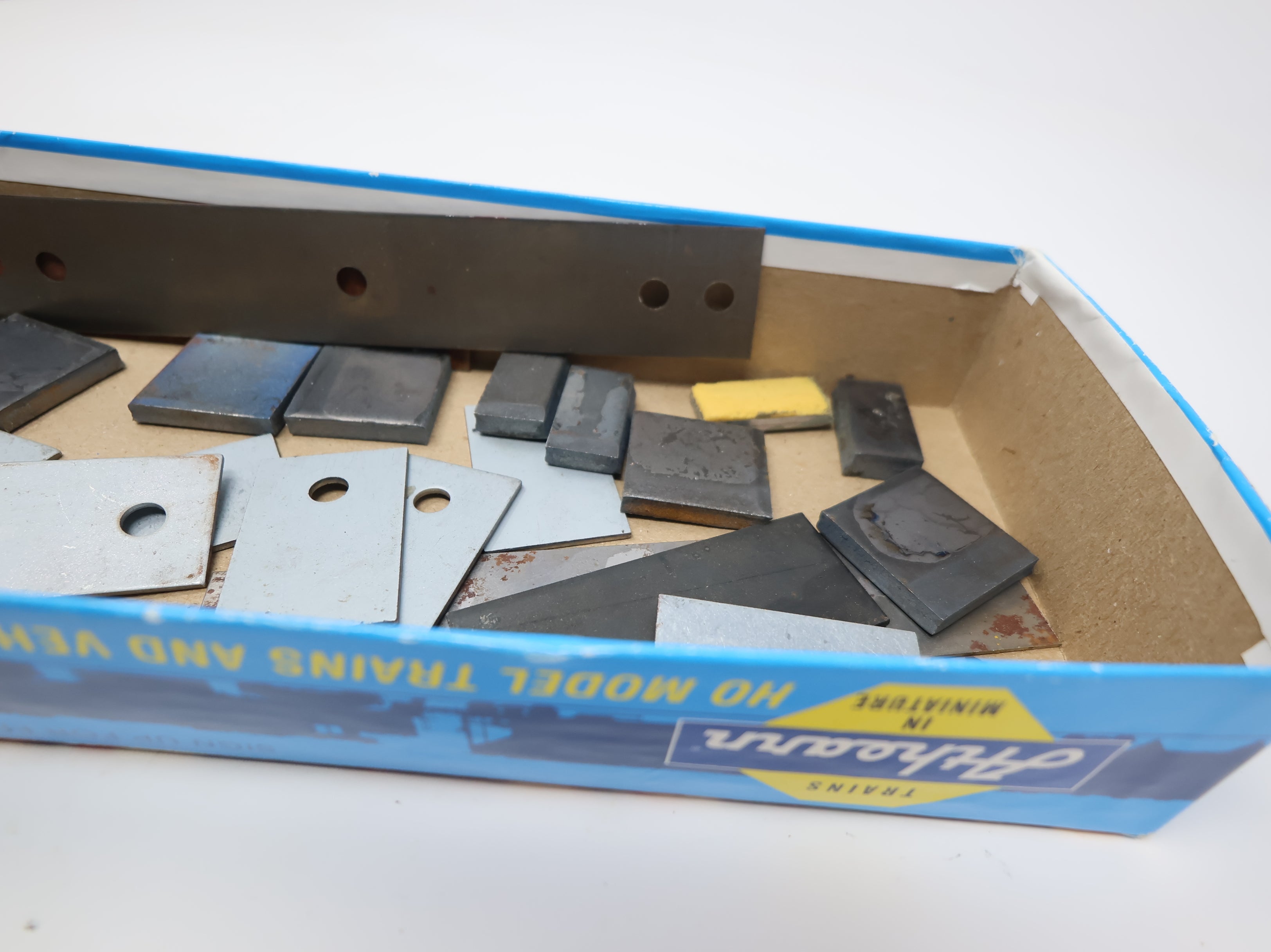 USED HO Scale Lot of Various Freight Car Weights