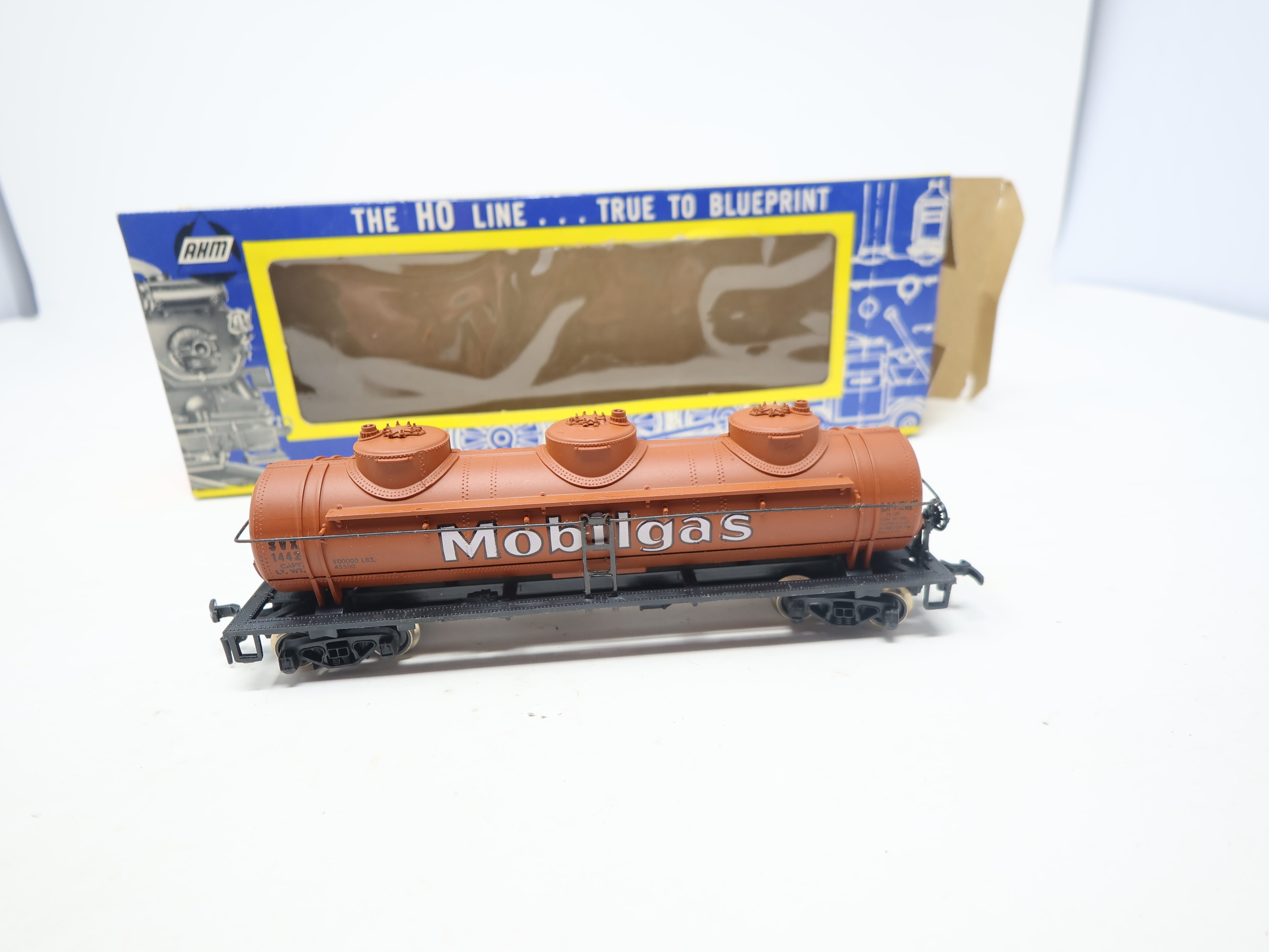 USED AHM 5483 HO Scale, Triple Dome Tank Car, Mobilgas SVX #1442