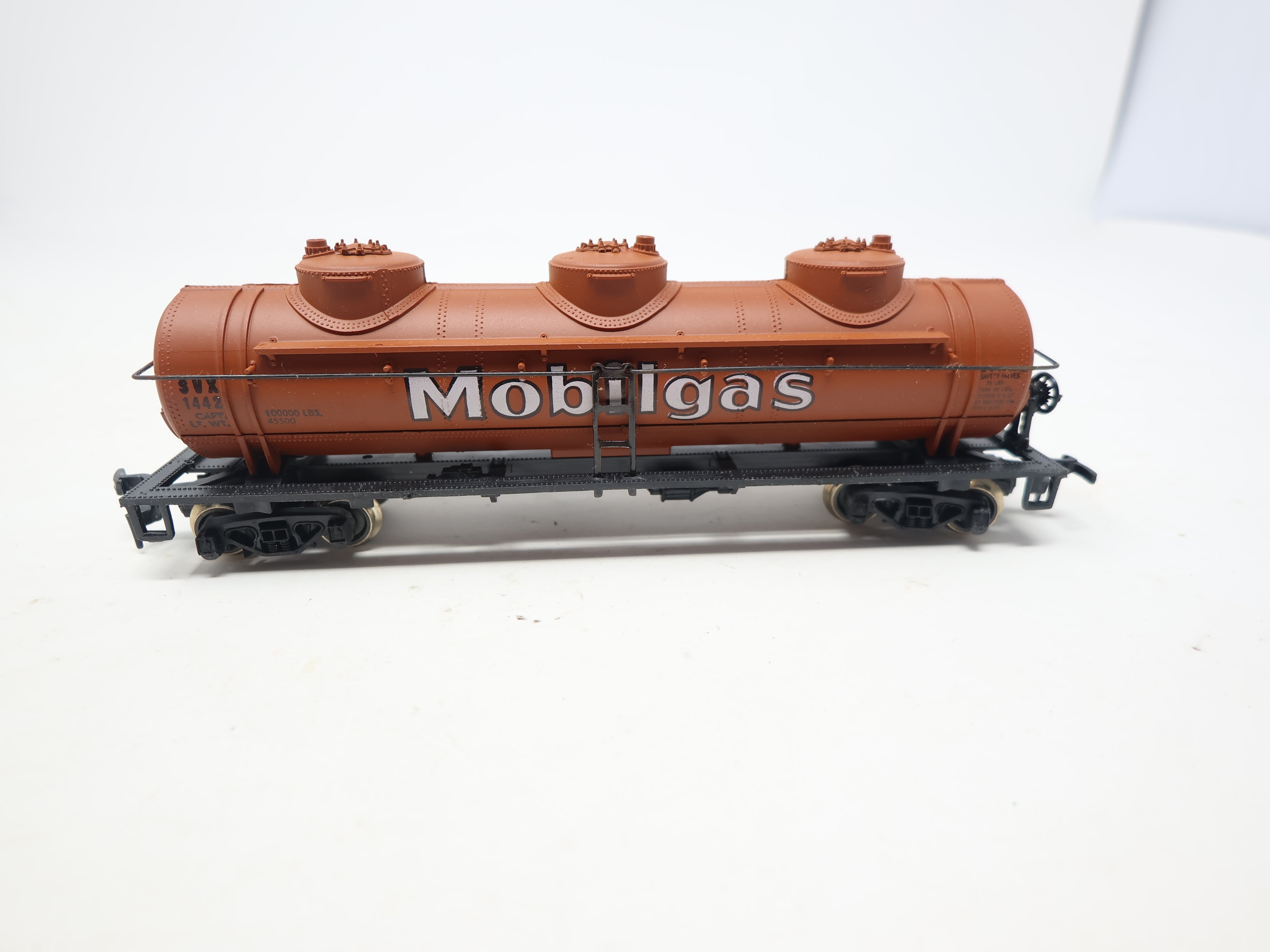 USED AHM 5483 HO Scale, Triple Dome Tank Car, Mobilgas SVX #1442