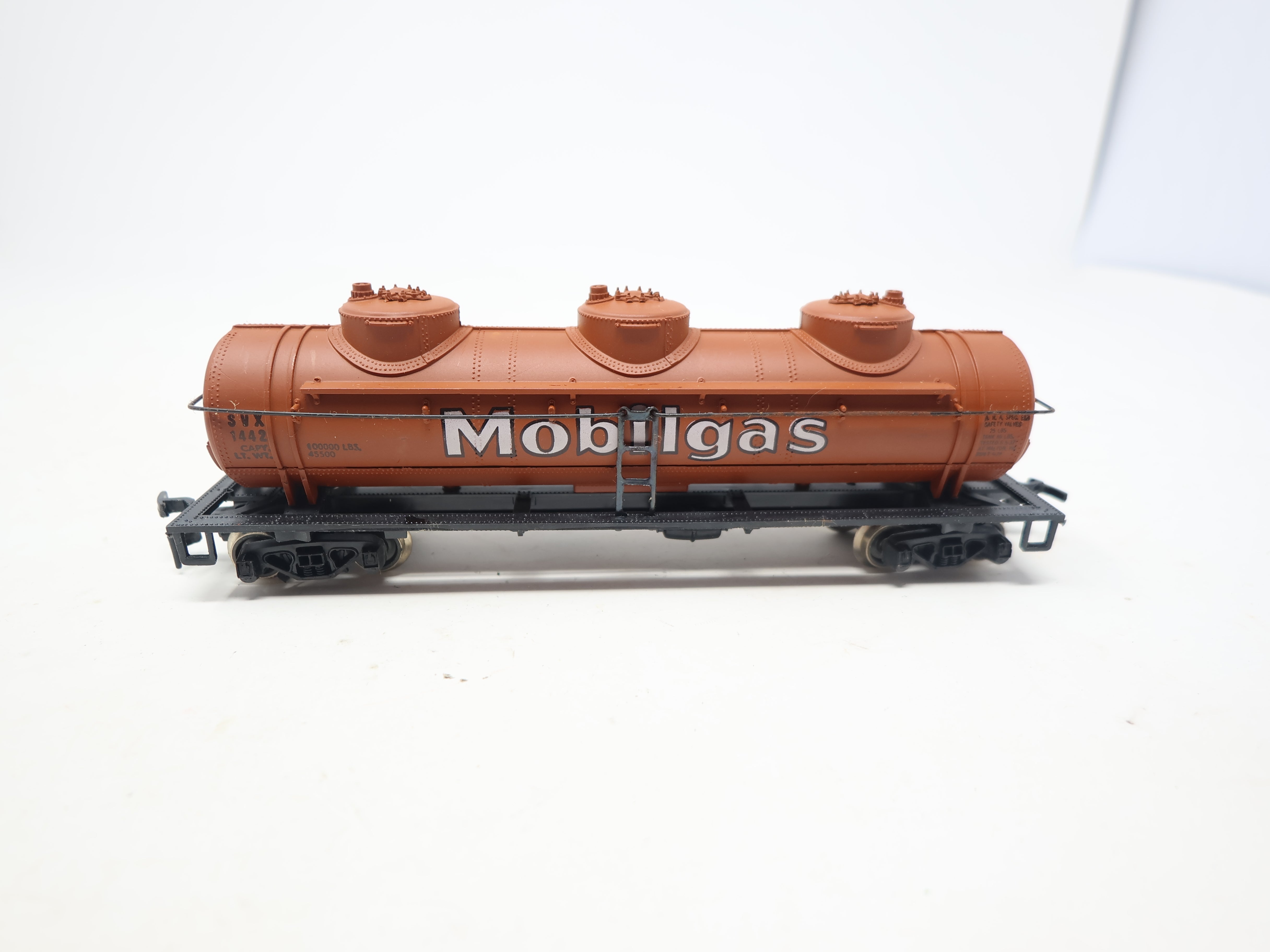 USED AHM 5483 HO Scale, Triple Dome Tank Car, Mobilgas SVX #1442