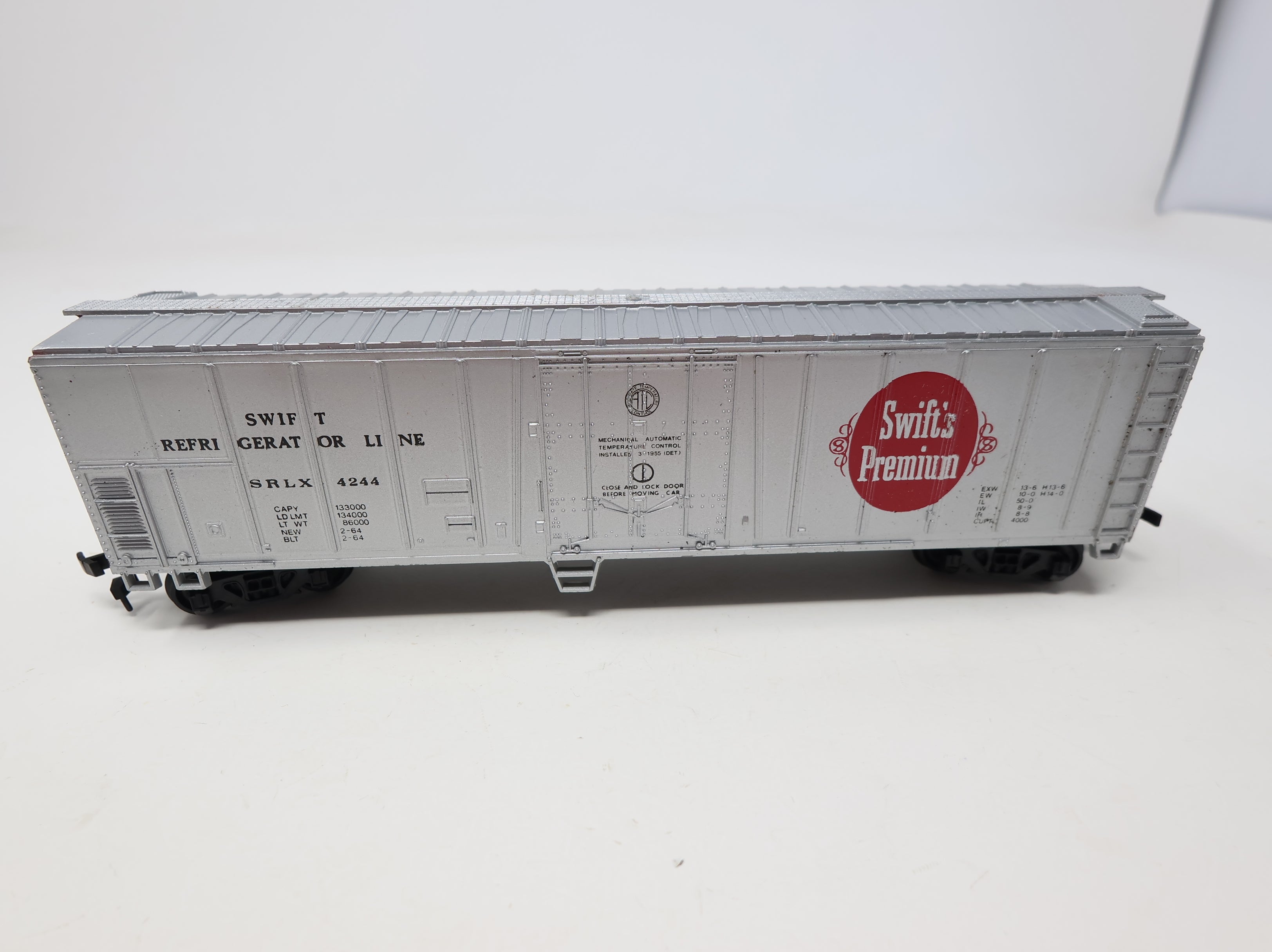 USED Bachmann HO Scale 50' Box Car Swift Refrigerator Line SRLX #4244