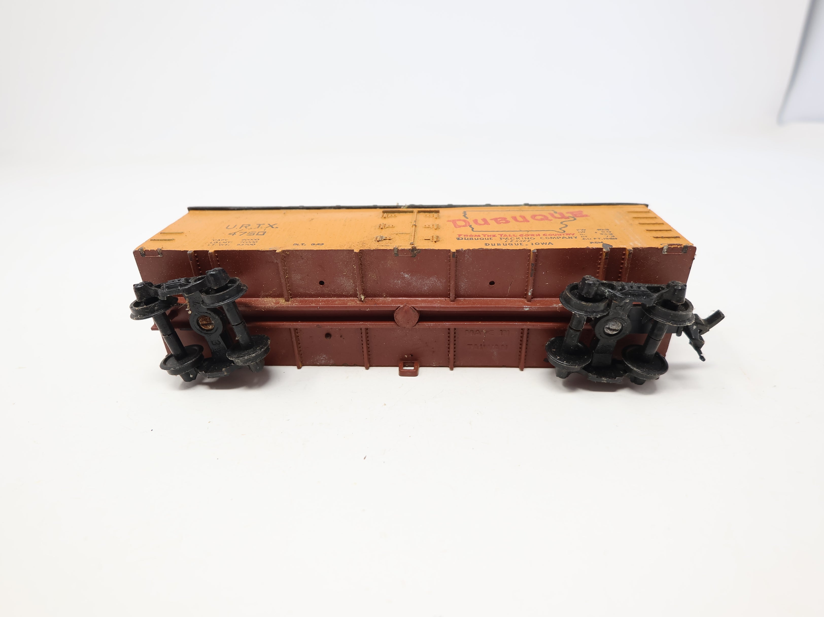 USED Varney HO Scale 37' Wooden Reefer Box Car Dubuque URTX #4750