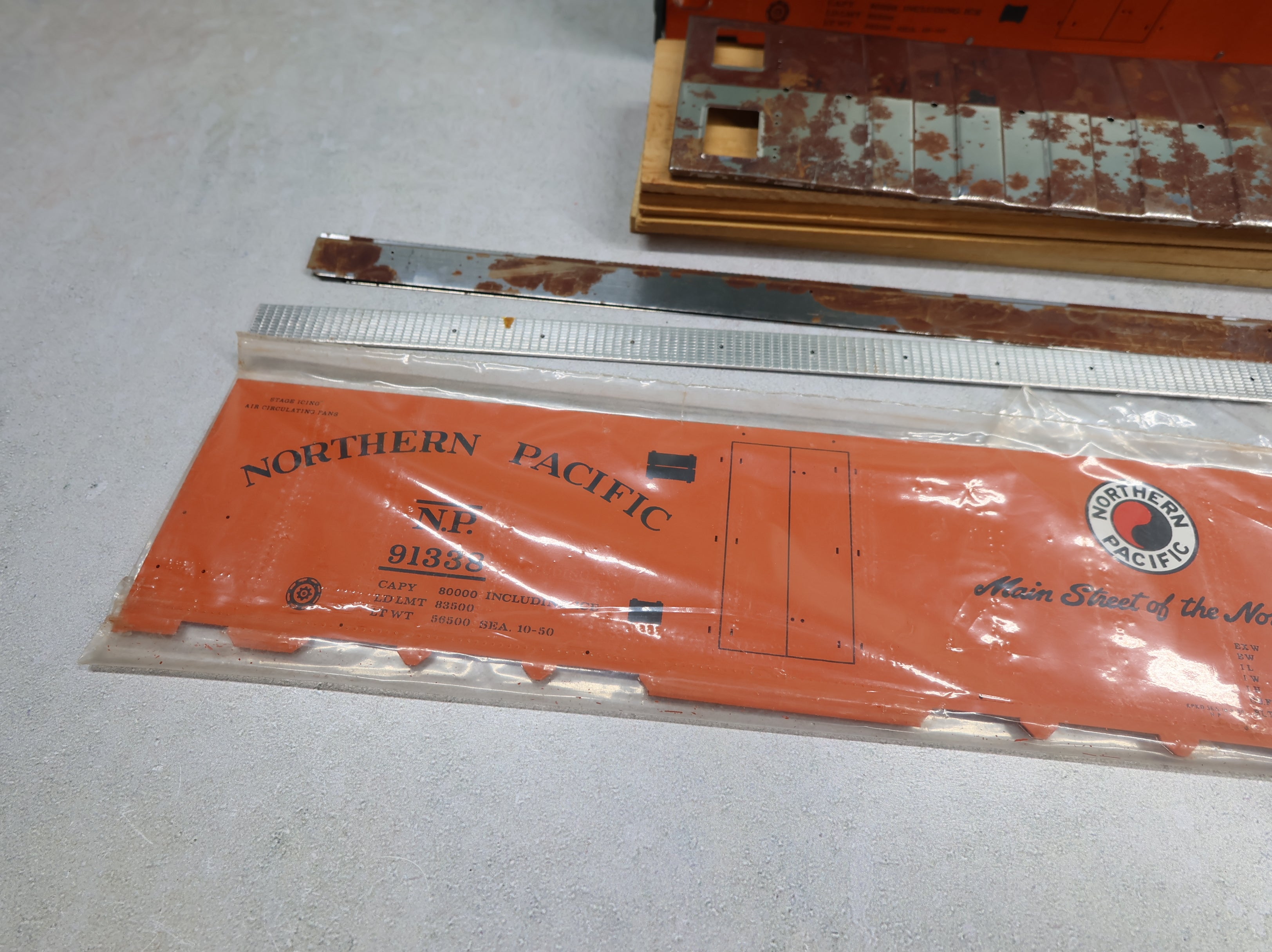 USED Athearn 107 O 40' Refrigerator Box Cars (1 built, 1 kit) Northern Pacific NP #91338 Reynolds Railroad Products KIT (2 pcs)