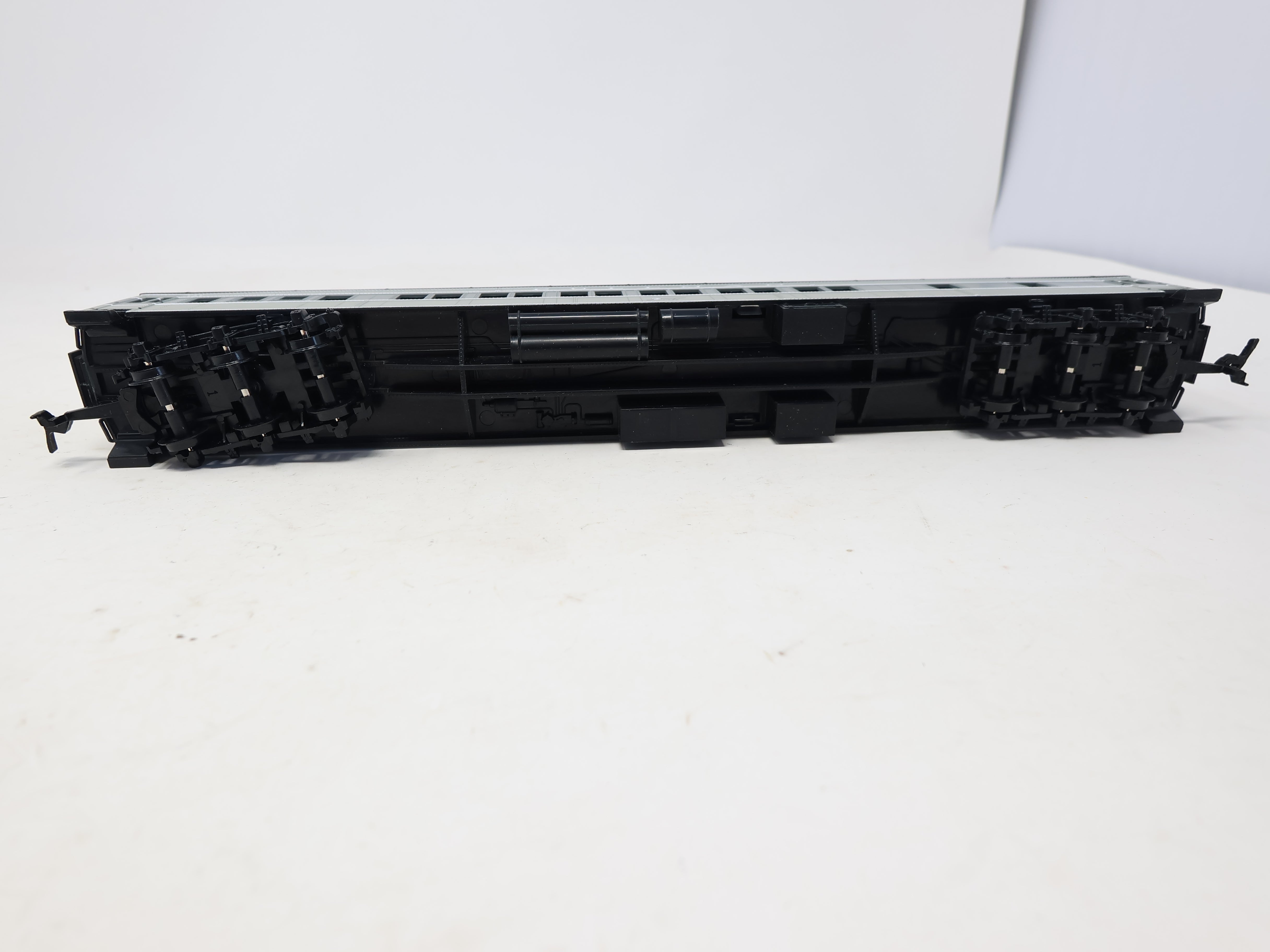 USED IHC 49666 HO Scale, 8-1-2 Sleeper Heavyweight Passenger Car, Southern Pacific (Lark) SP #125