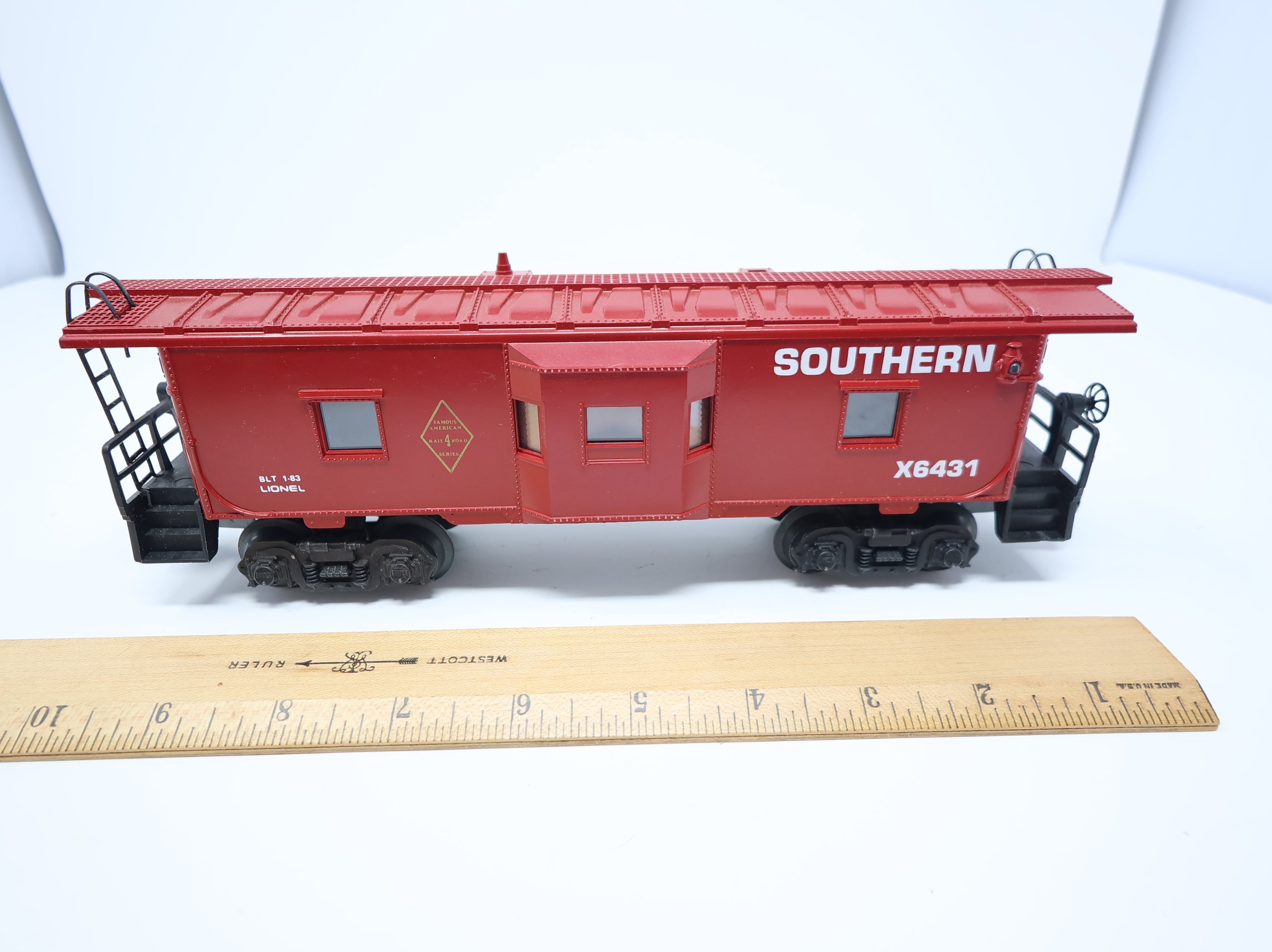 USED Lionel O Bay Window Caboose Southern #X6431 Lighted