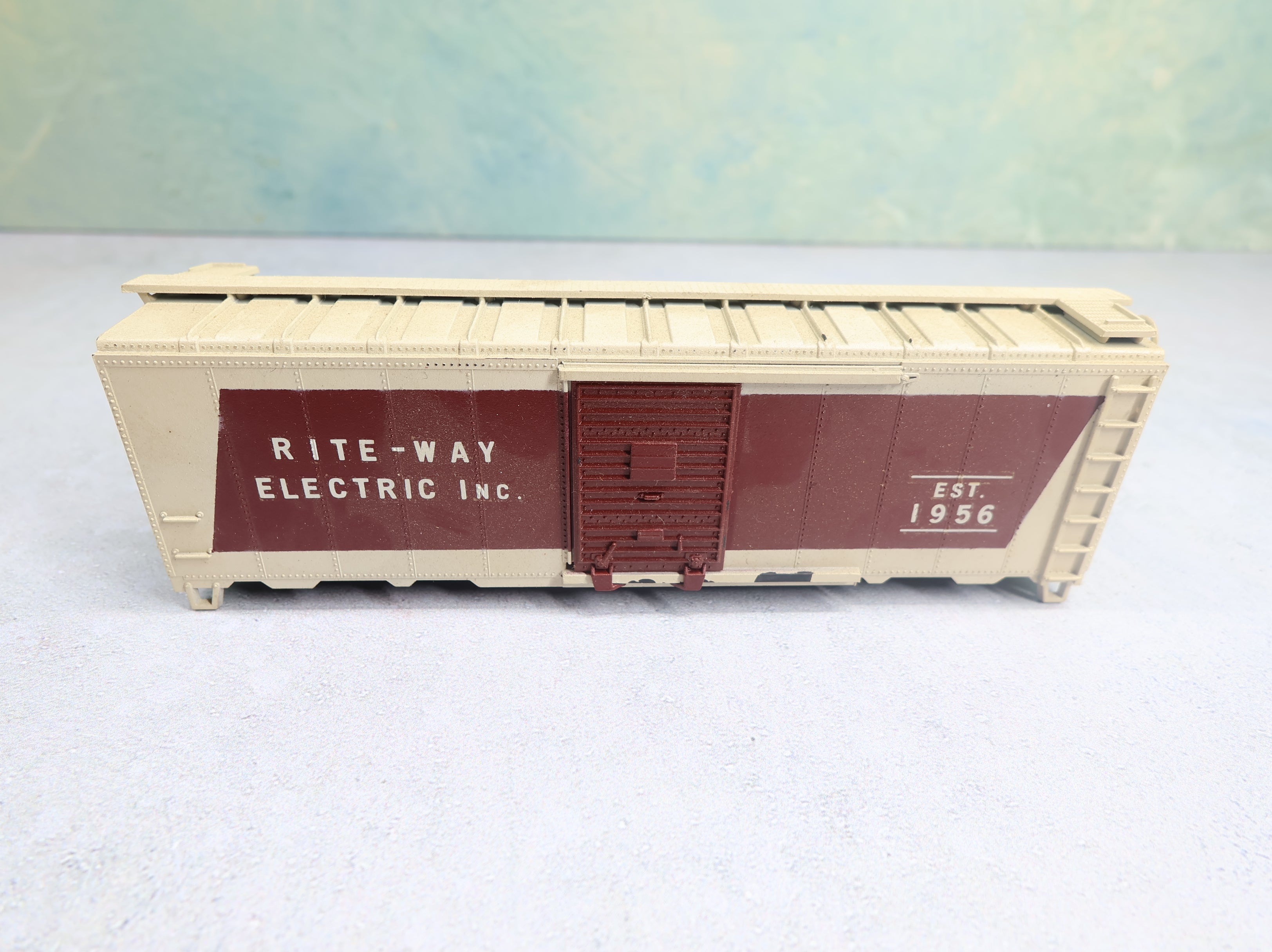 USED Athearn HO Scale 40' Box Car Rite-Way Electric Inc Shell Only, Decal