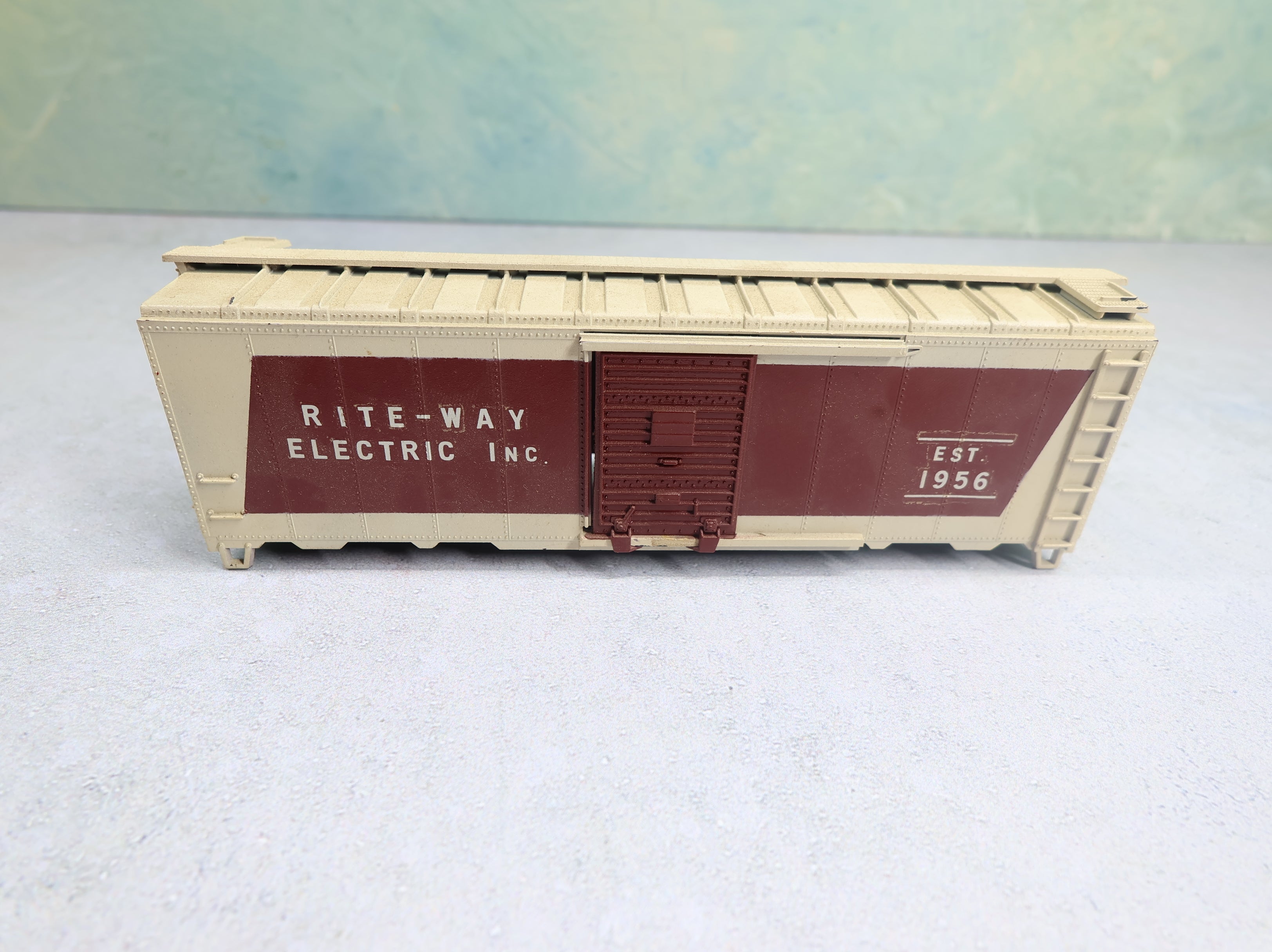 USED Athearn HO Scale 40' Box Car Rite-Way Electric Inc Shell Only, Decal