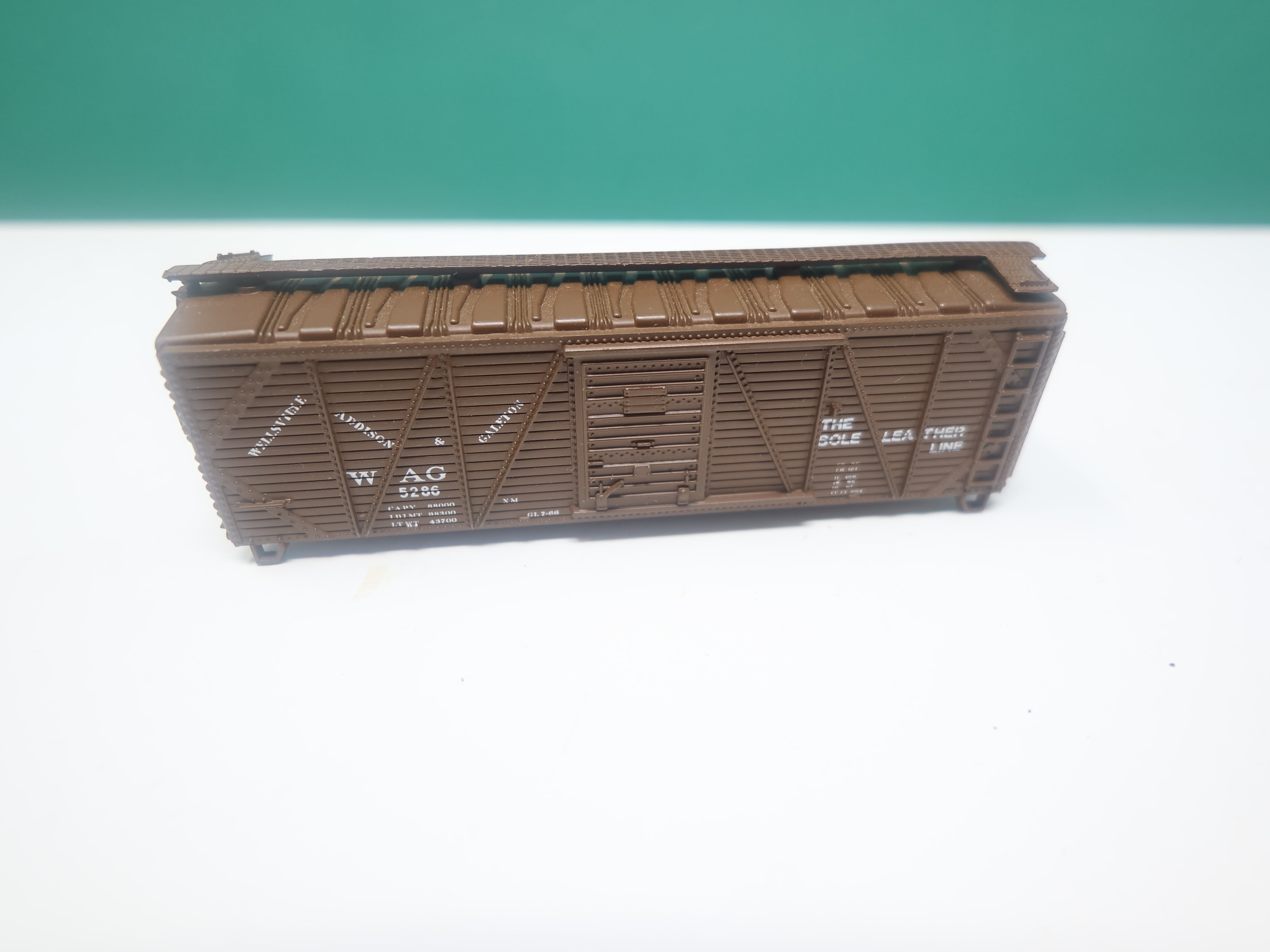 USED ROCO N Scale, 40' Wooden Box Car, WAG #5286, No Trucks