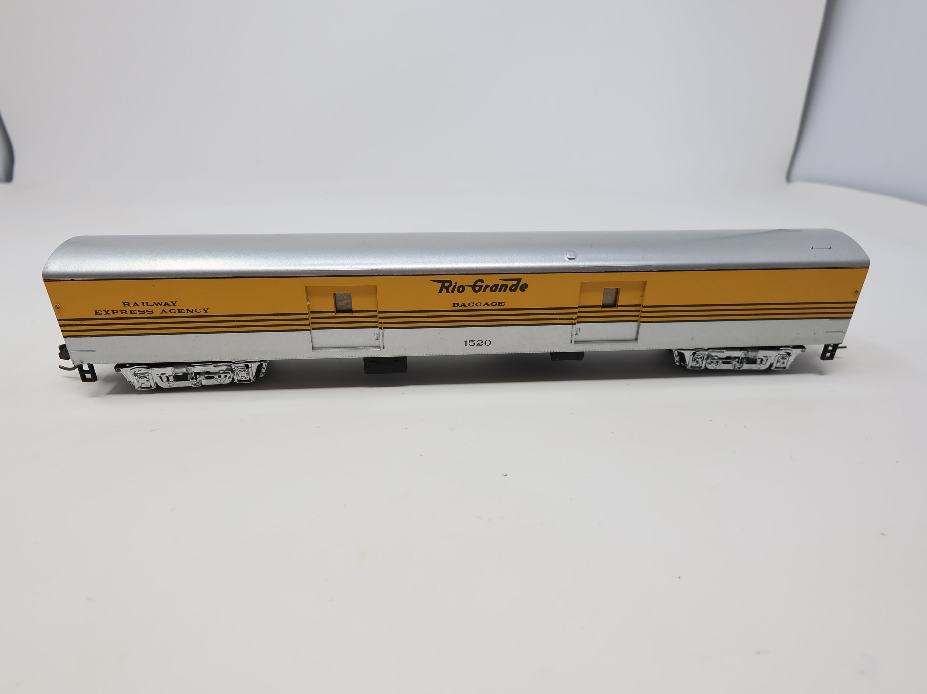 USED HO Scale Baggage Passenger Car Rio Grande #1520