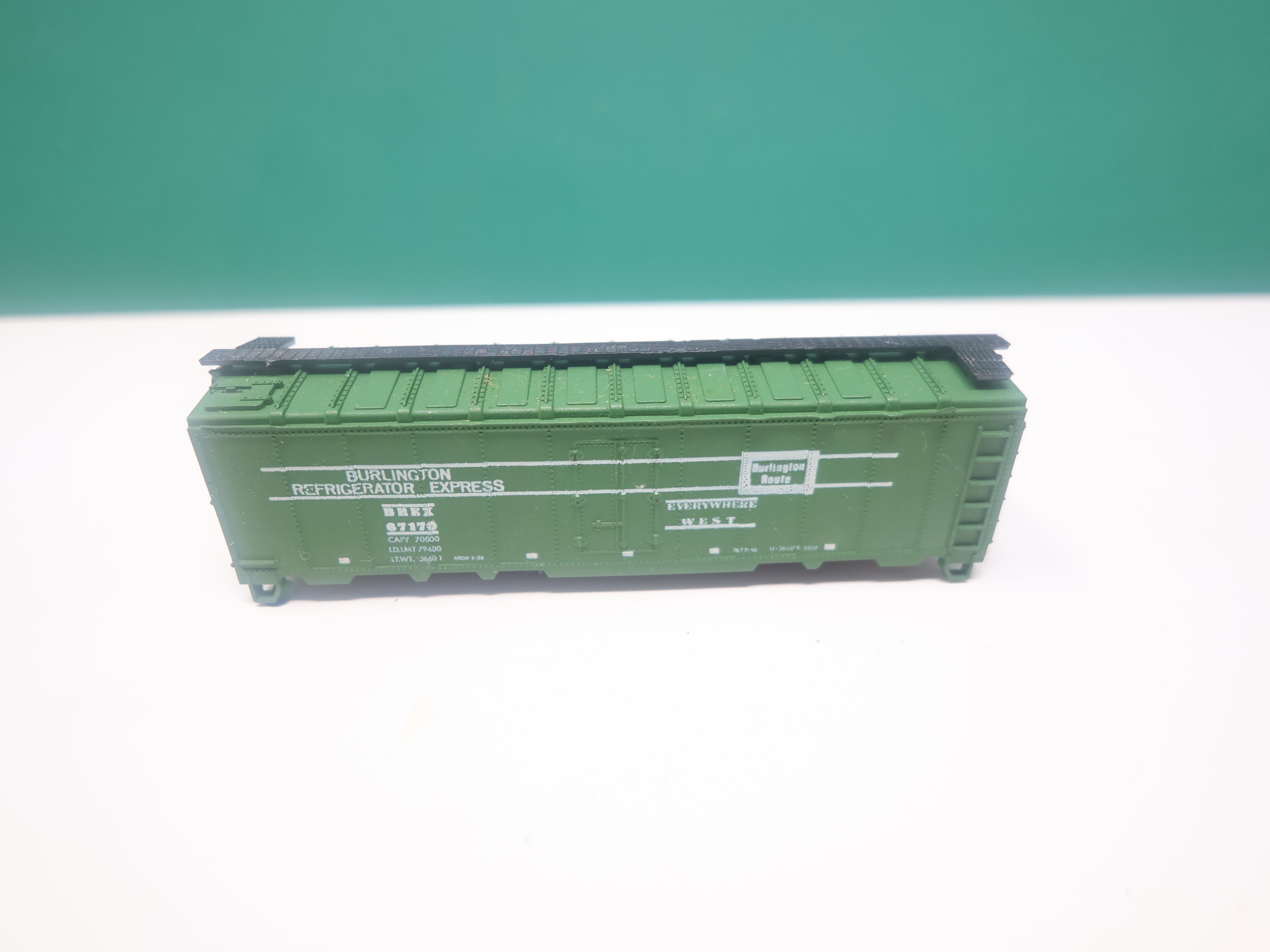 USED TRIX N Scale, 40' Box Car, Burlington Refrigerator Express BREX #67170, No Trucks