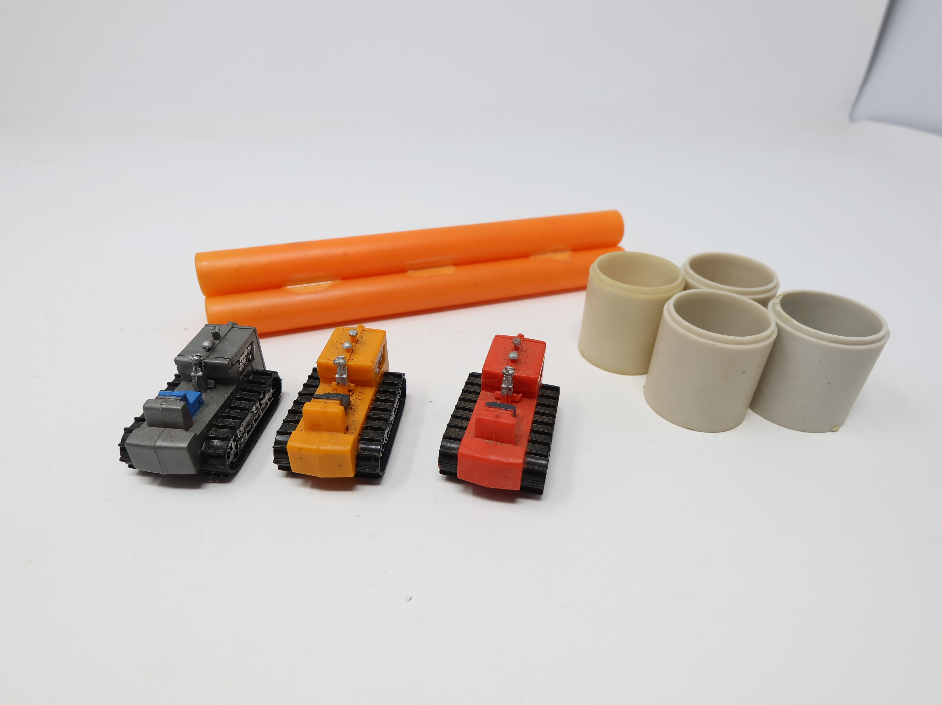 USED HO Scale Lot of Pipe and Tractor Flat Car Loads (8 pcs)