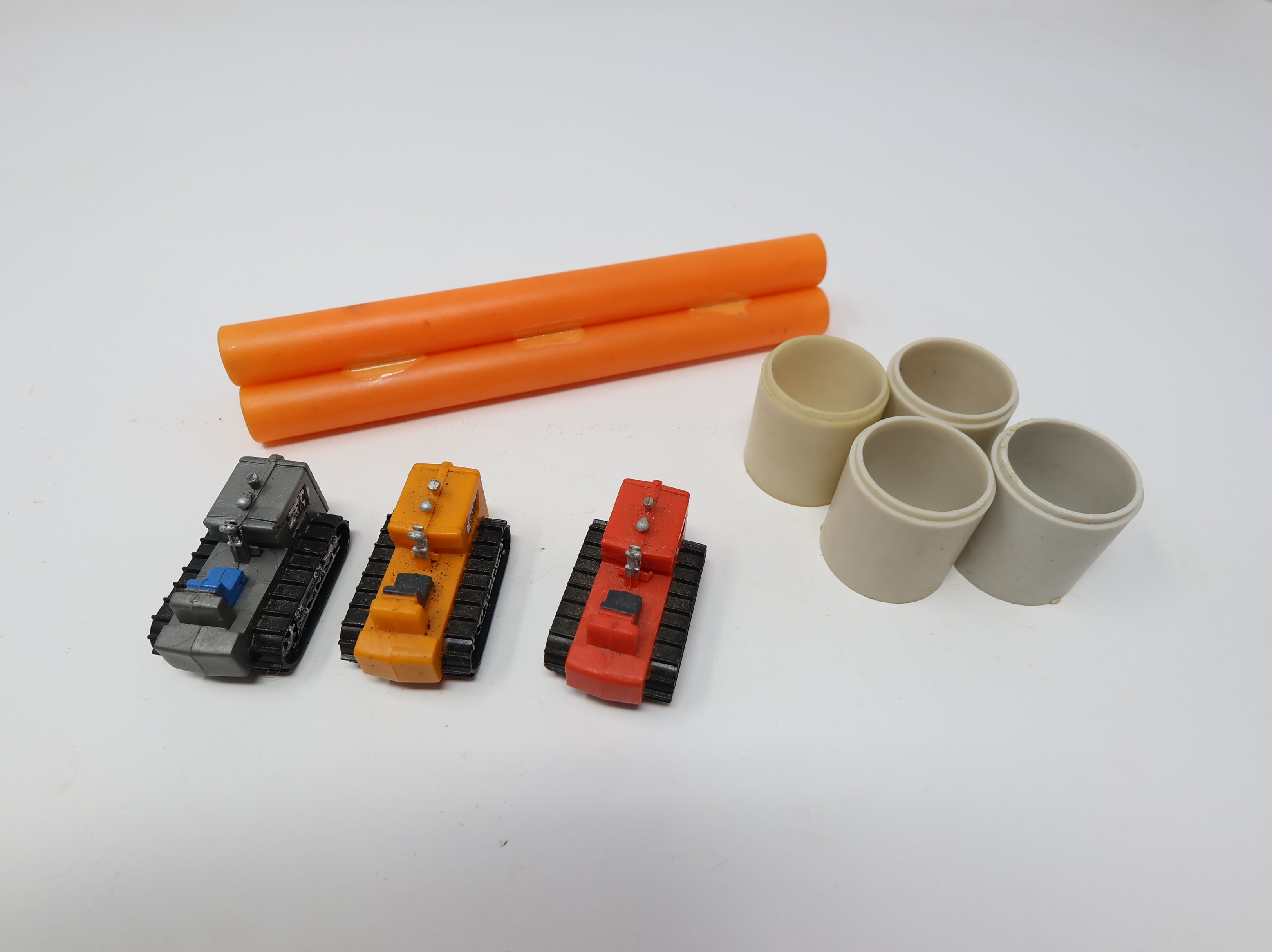 USED HO Scale Lot of Pipe and Tractor Flat Car Loads (8 pcs)